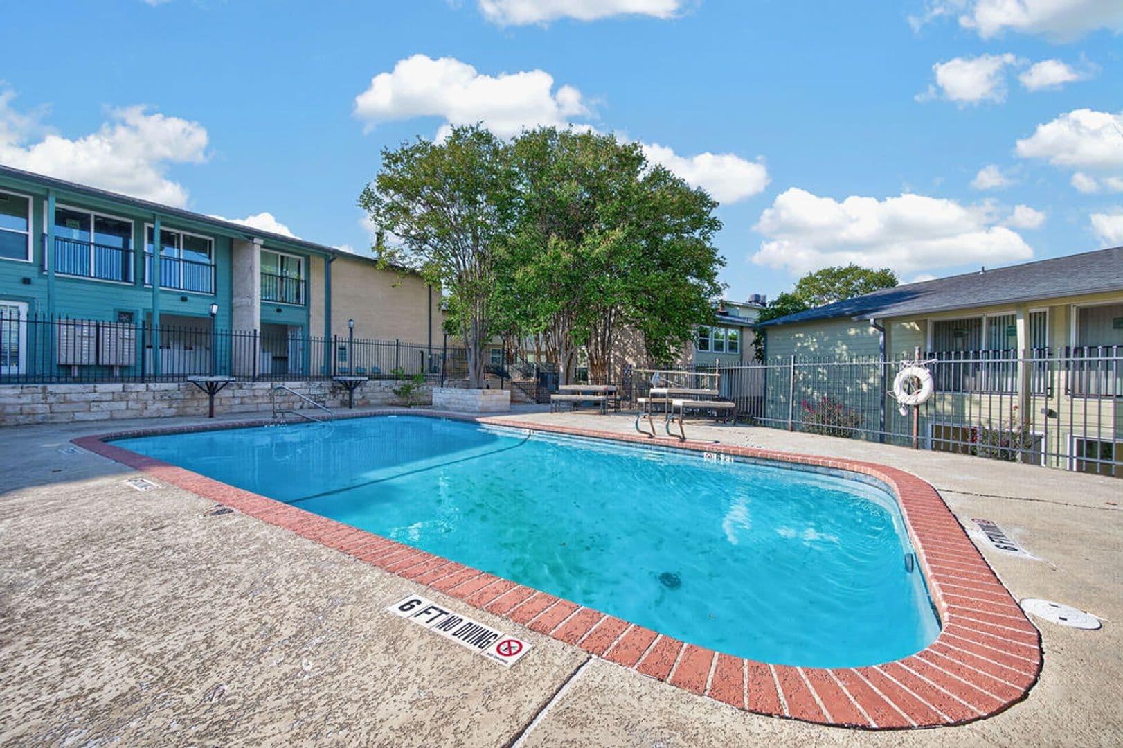Austin House: 2124 Burton DR