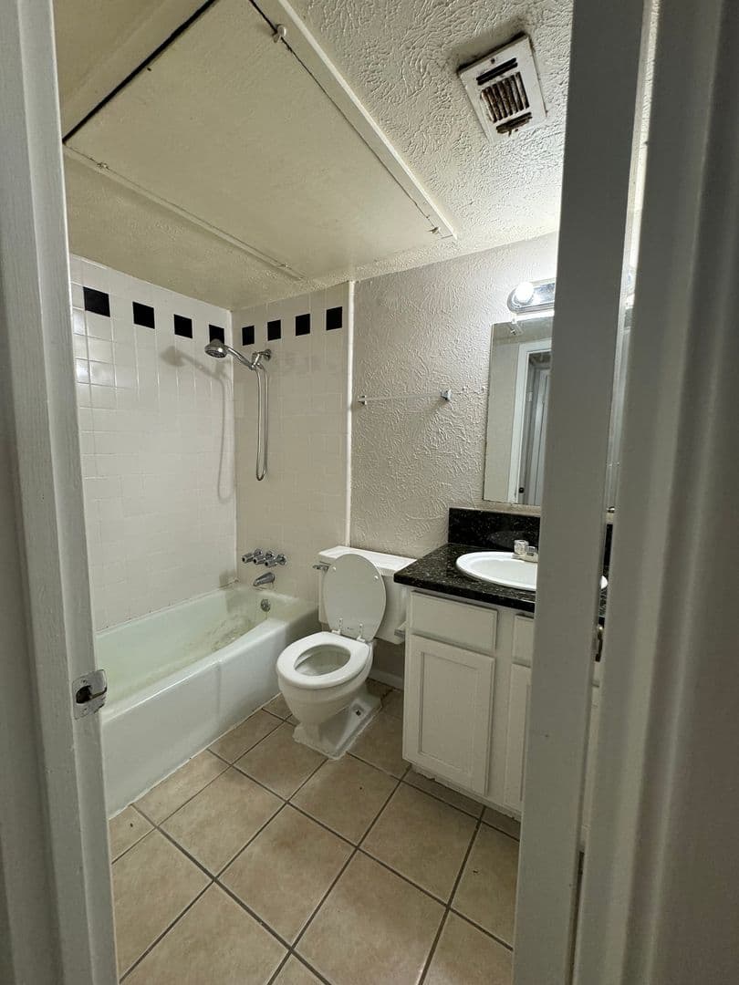 Austin Apartment: 105 E 38th