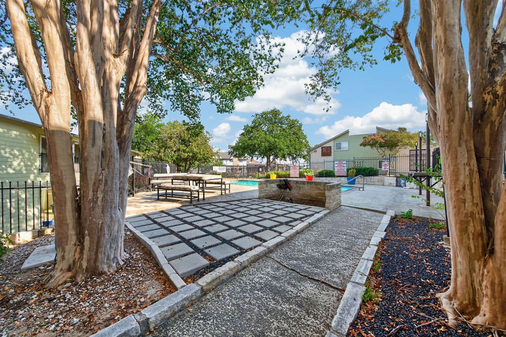 Austin House: 2124 Burton DR