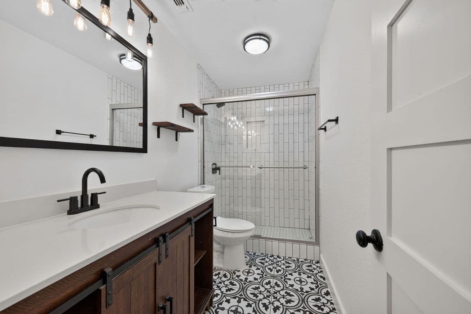 Austin House: 2124 Burton DR