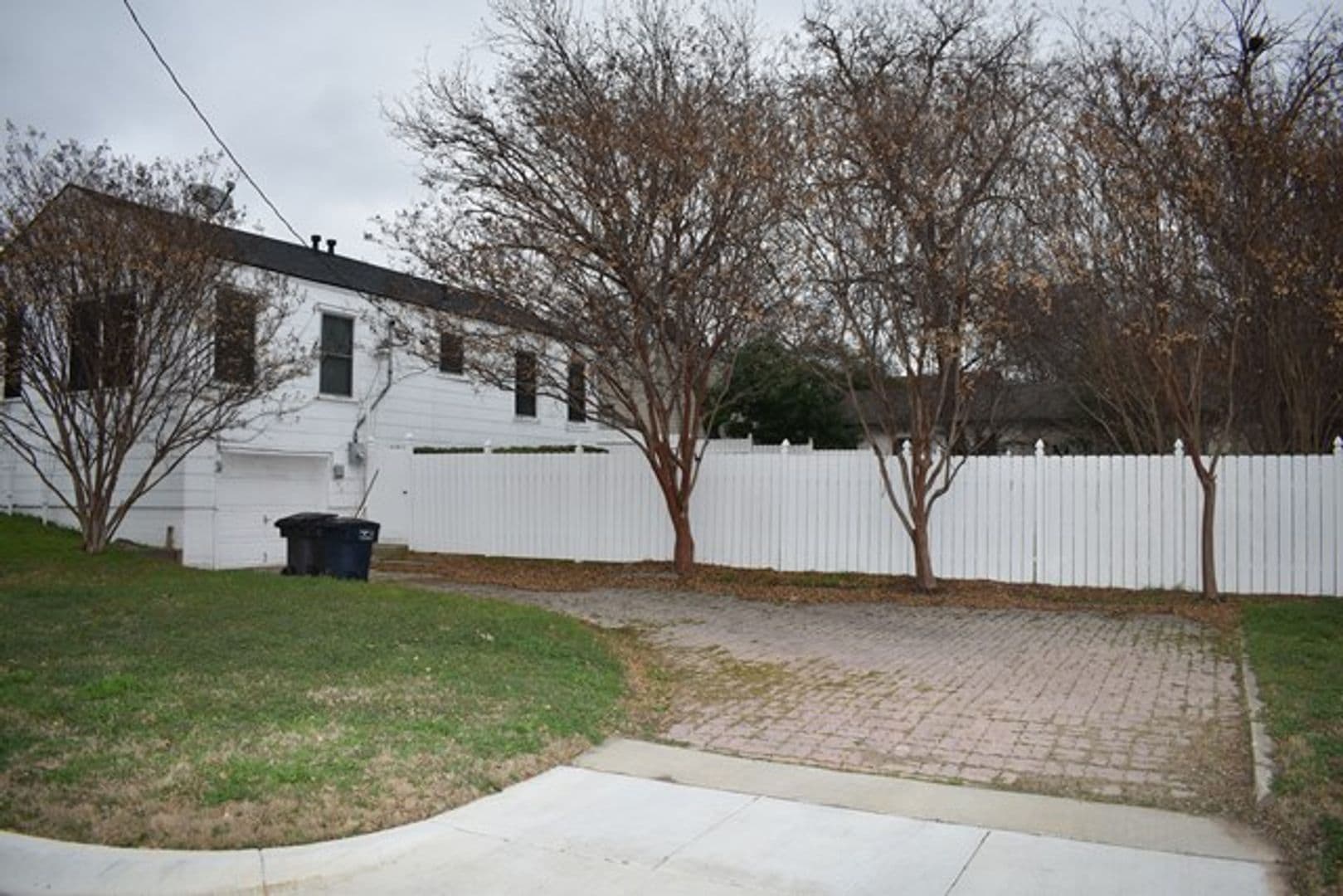 Fort Worth House: 3833 Dexter Avenue