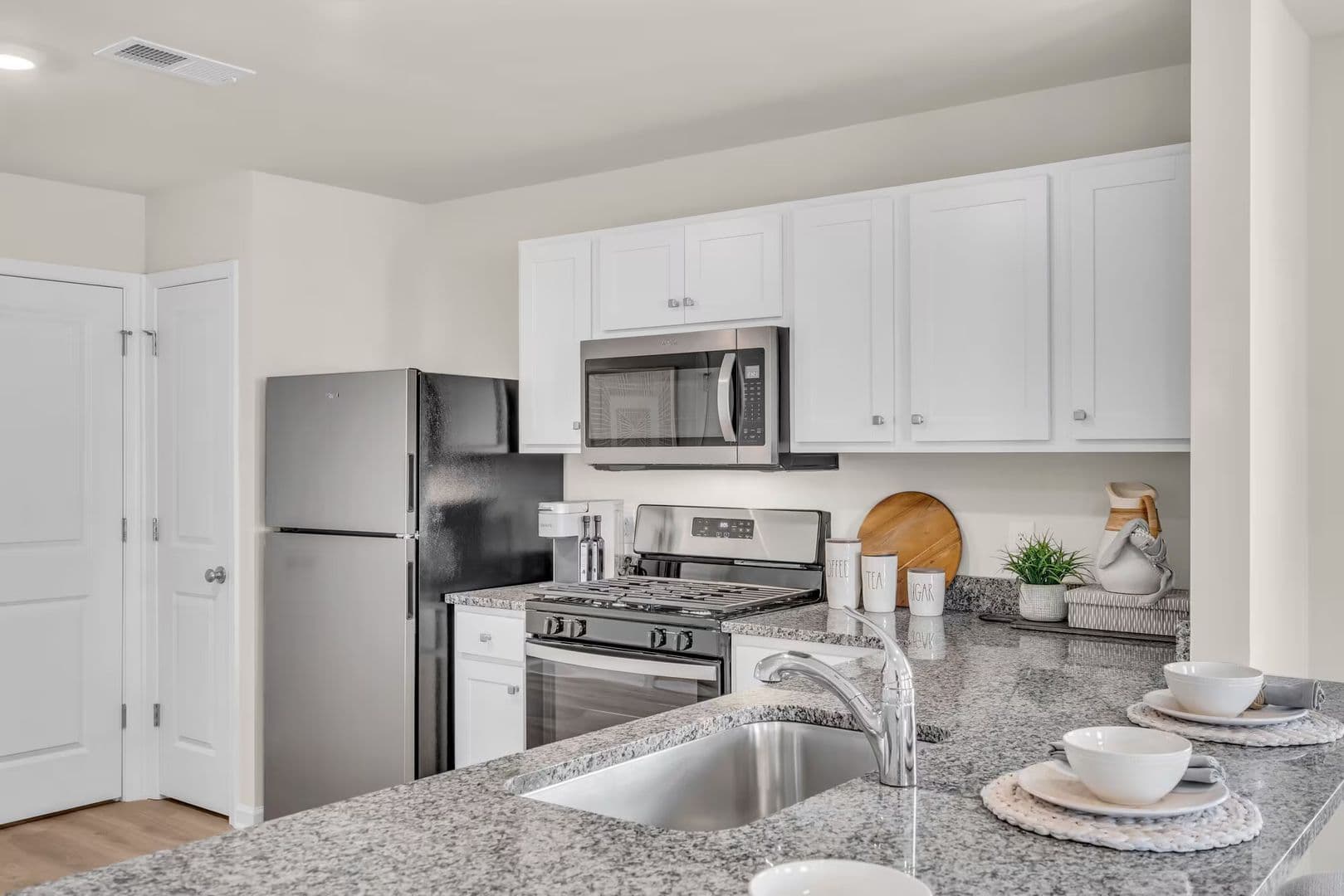 Burlington Township Apartment: 106 Whaler Way