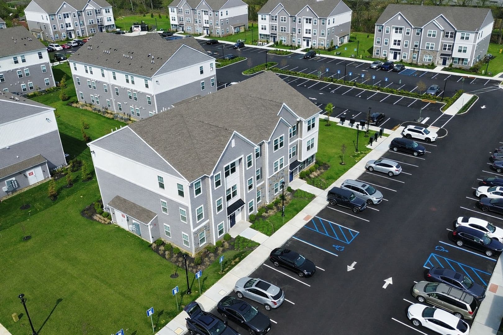 Burlington Township Apartment: 106 Whaler Way