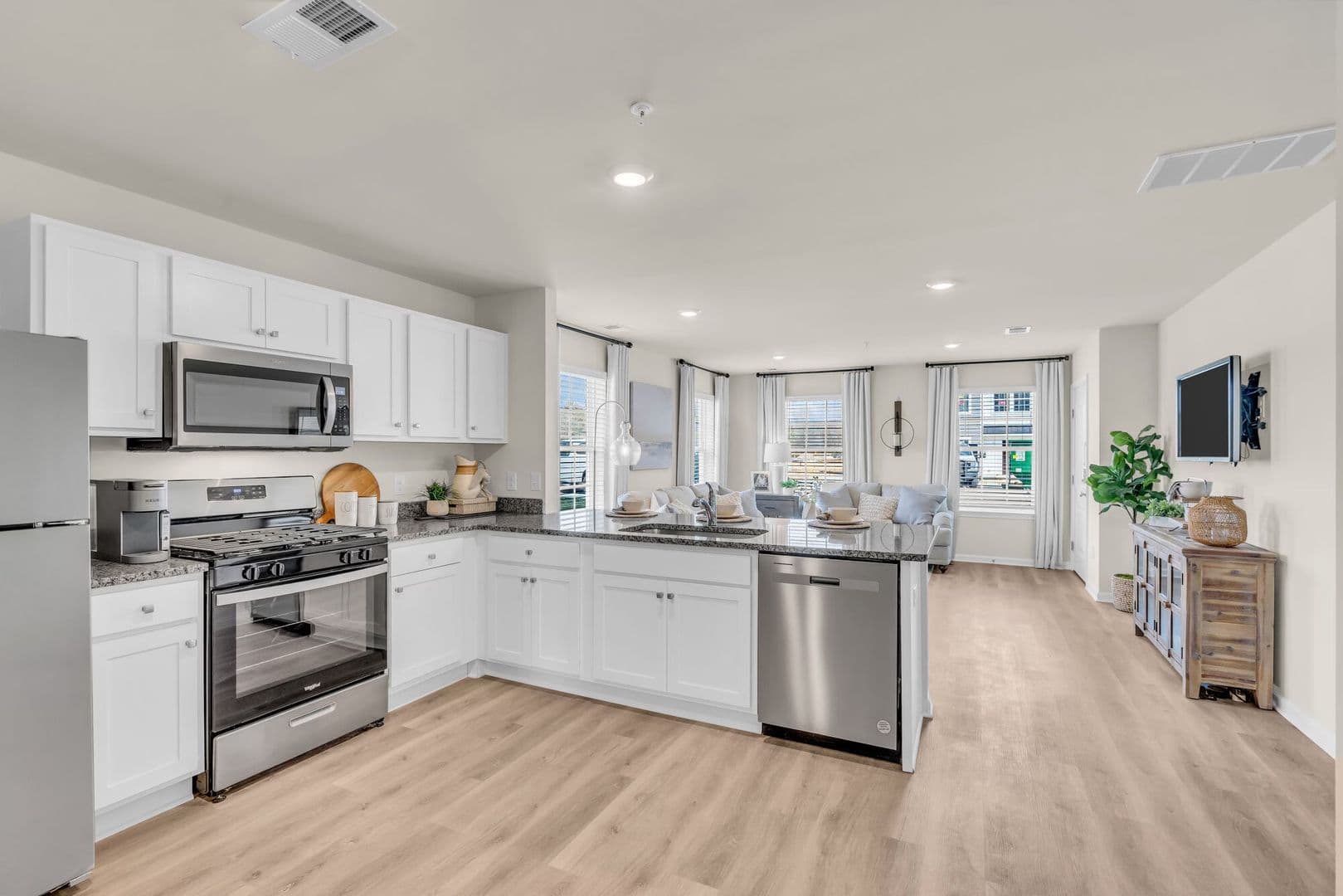 Burlington Township Apartment: 106 Whaler Way
