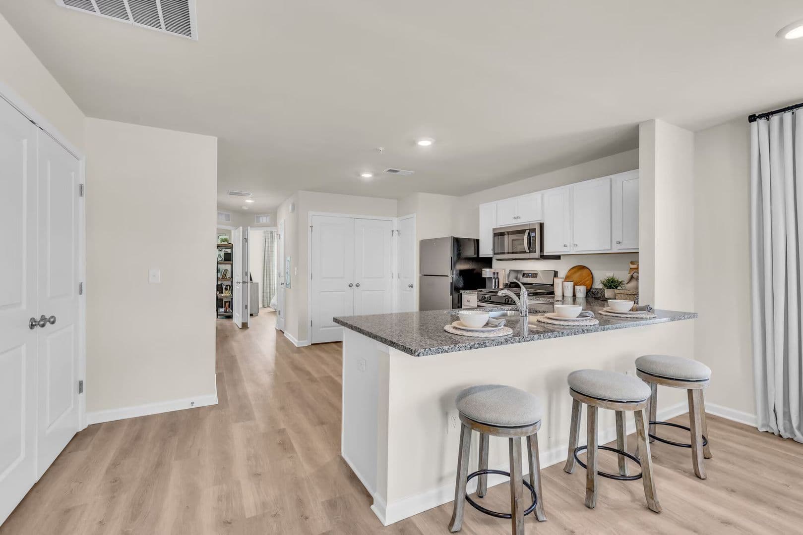 Burlington Township Apartment: 106 Whaler Way