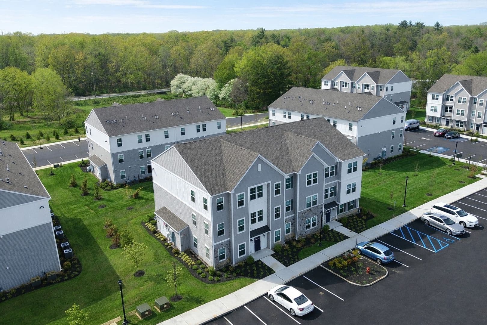 Burlington Township Apartment: 106 Whaler Way