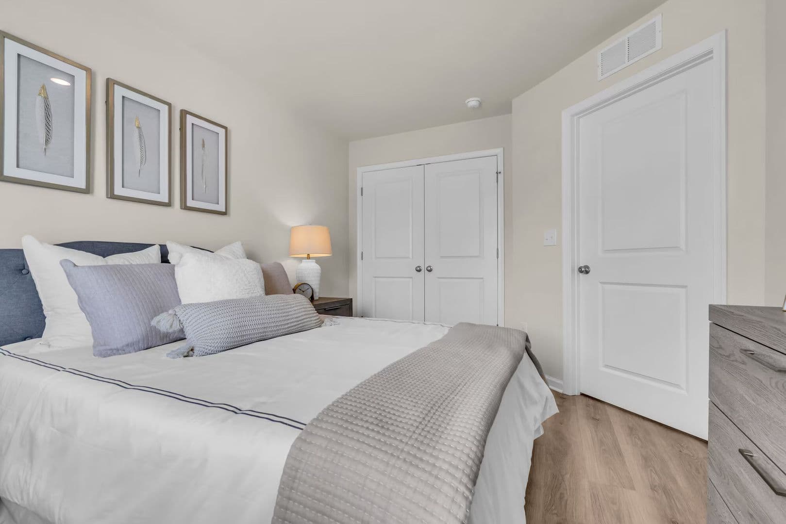Burlington Township Apartment: 106 Whaler Way
