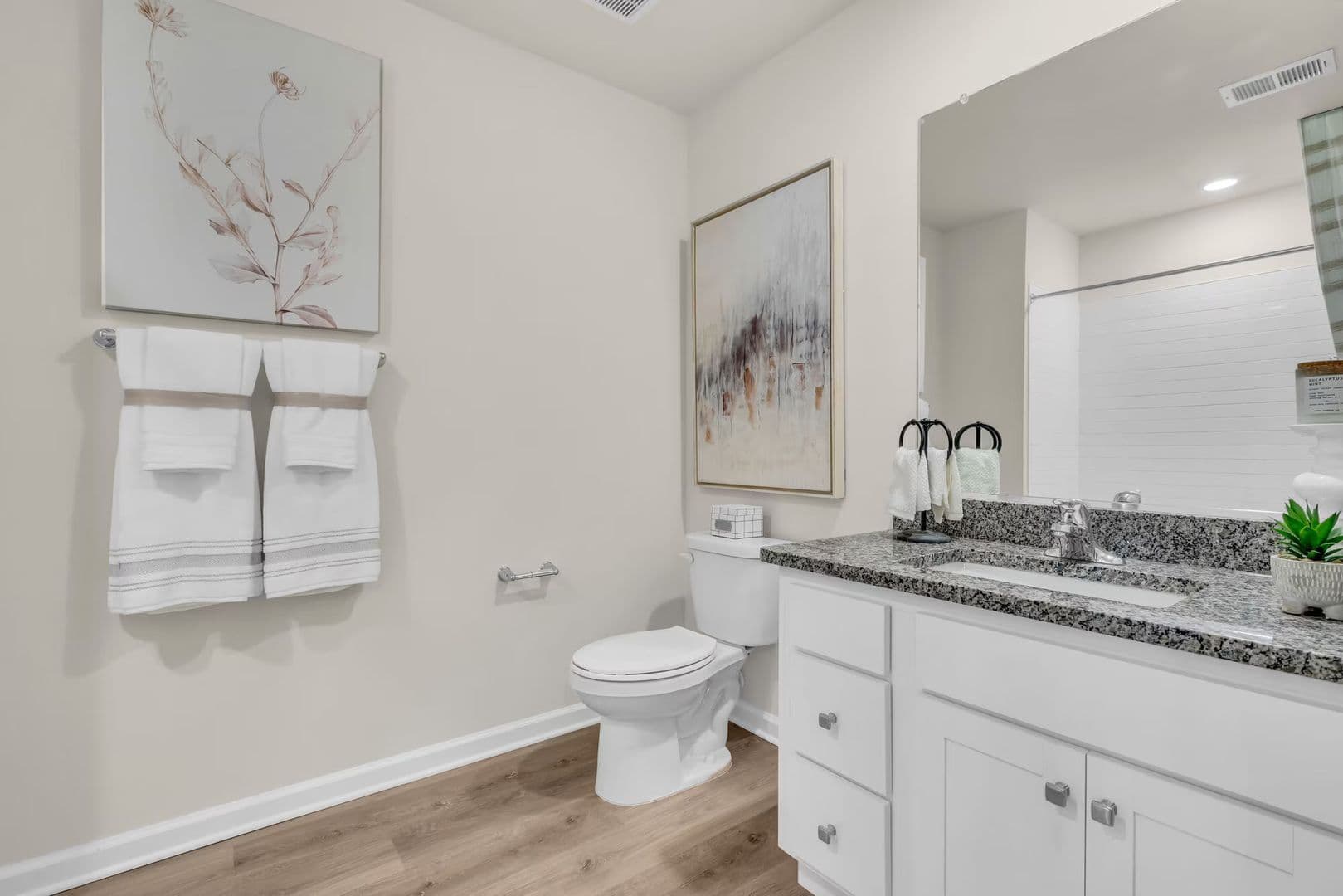 Burlington Township Apartment: 106 Whaler Way
