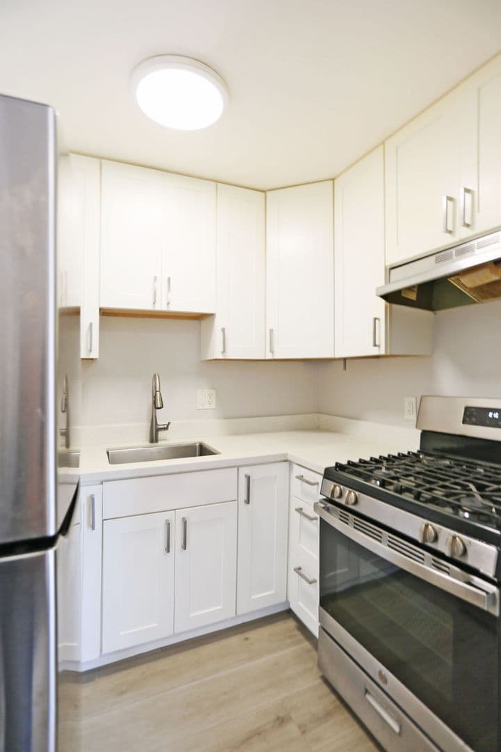 Richmond House: 5400 Highland Avenue