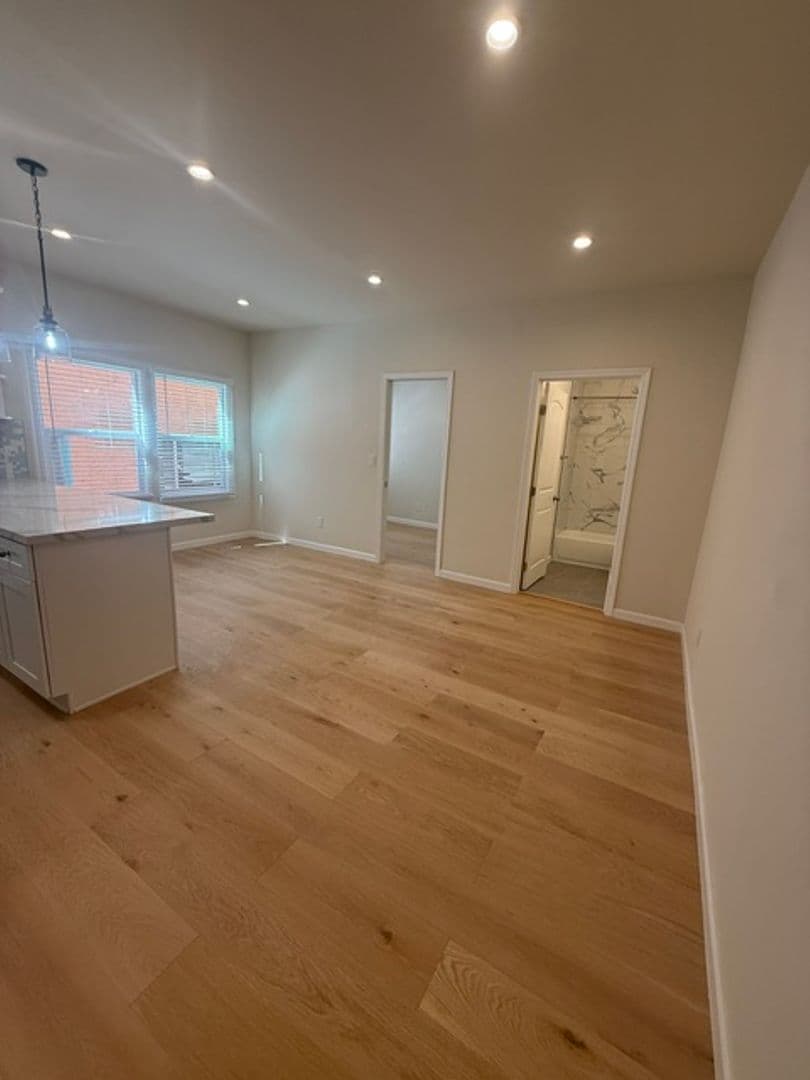 Oakland Apartment: 2440 8th Avenue