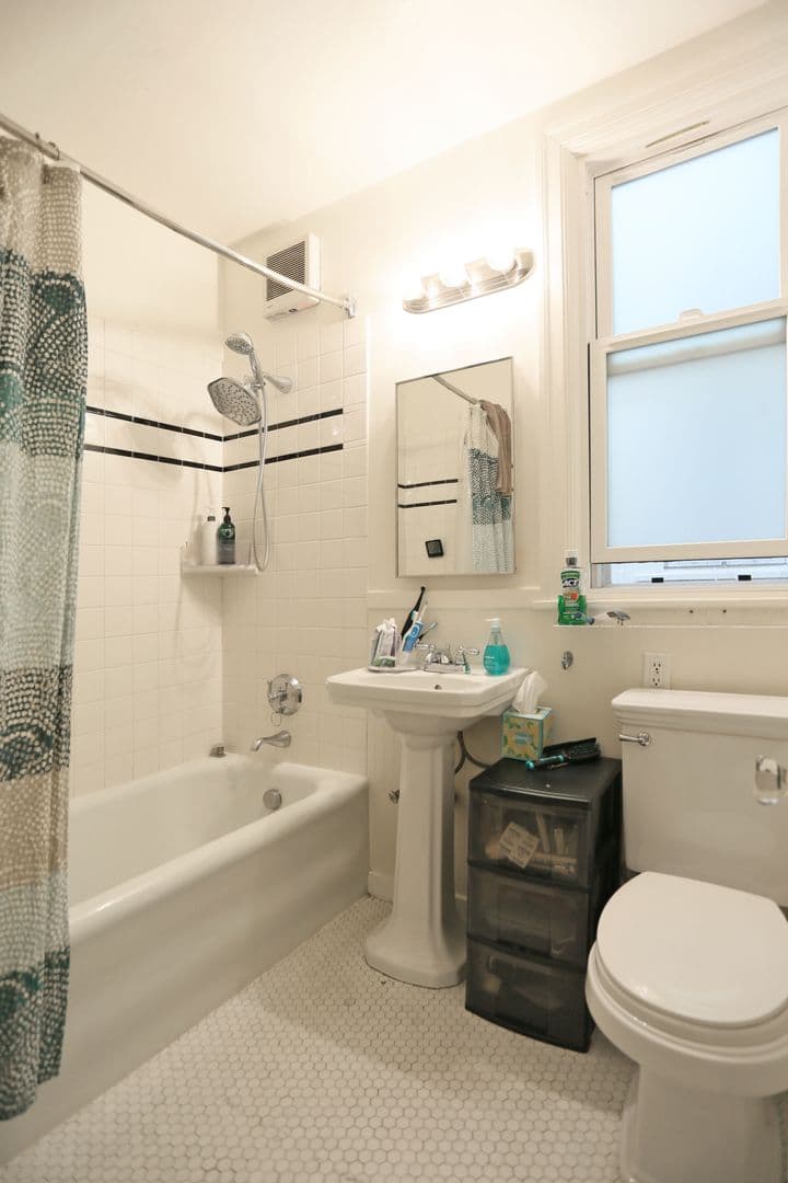 San Francisco Apartment: 33 Loyola Terrace
