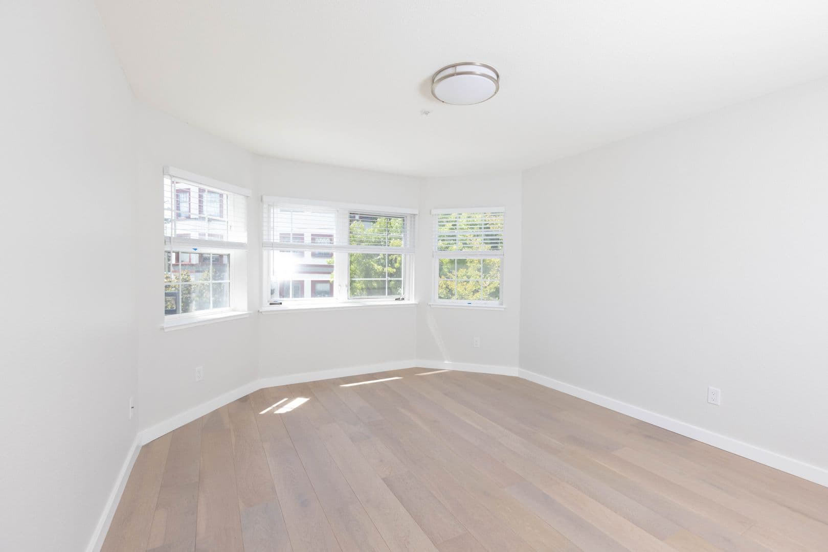 Oakland Apartment: 90 Athol Avenue