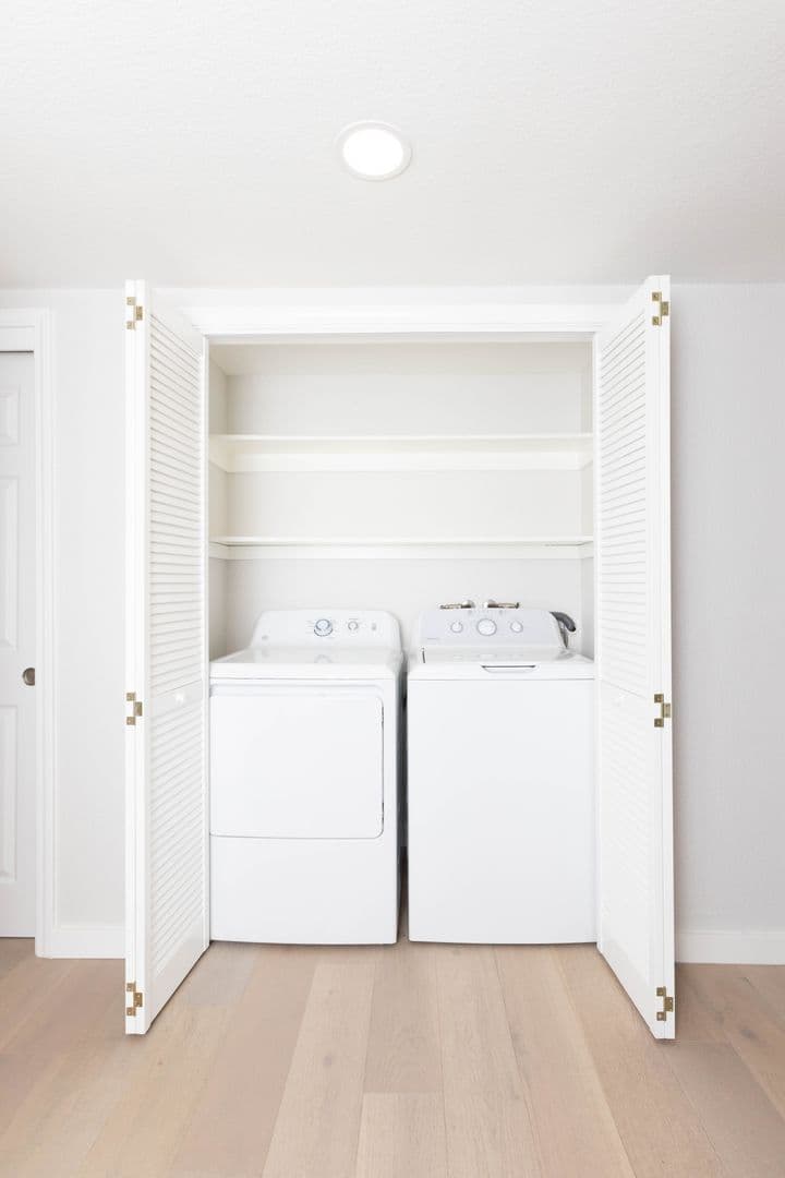 Oakland Apartment: 90 Athol Avenue