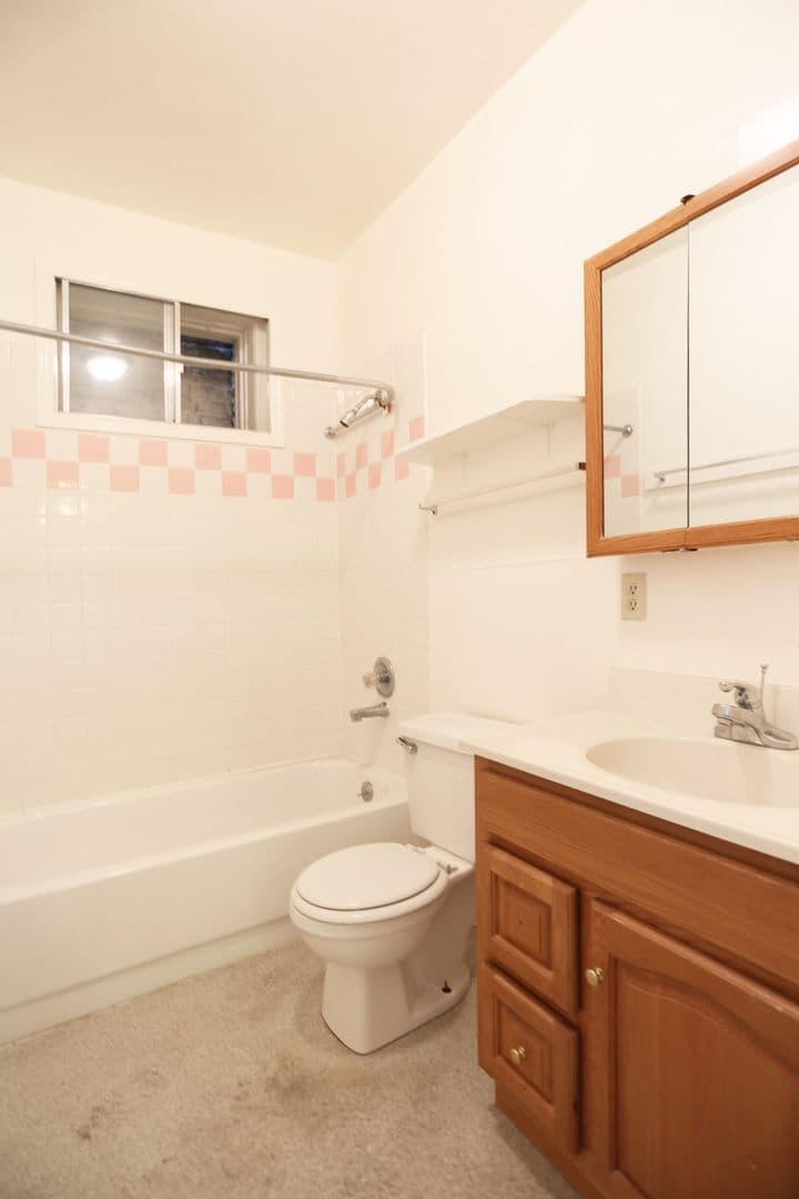 San Francisco House: 660 Bush Street #502