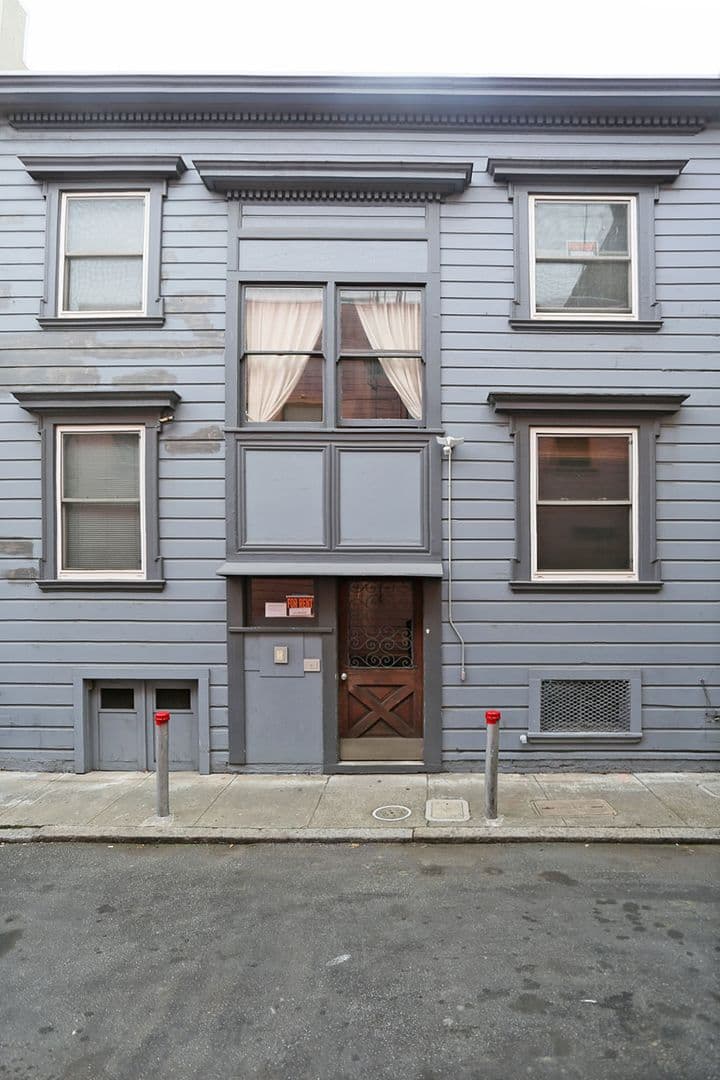 San Francisco House: 42½ Via Ferlinghetti