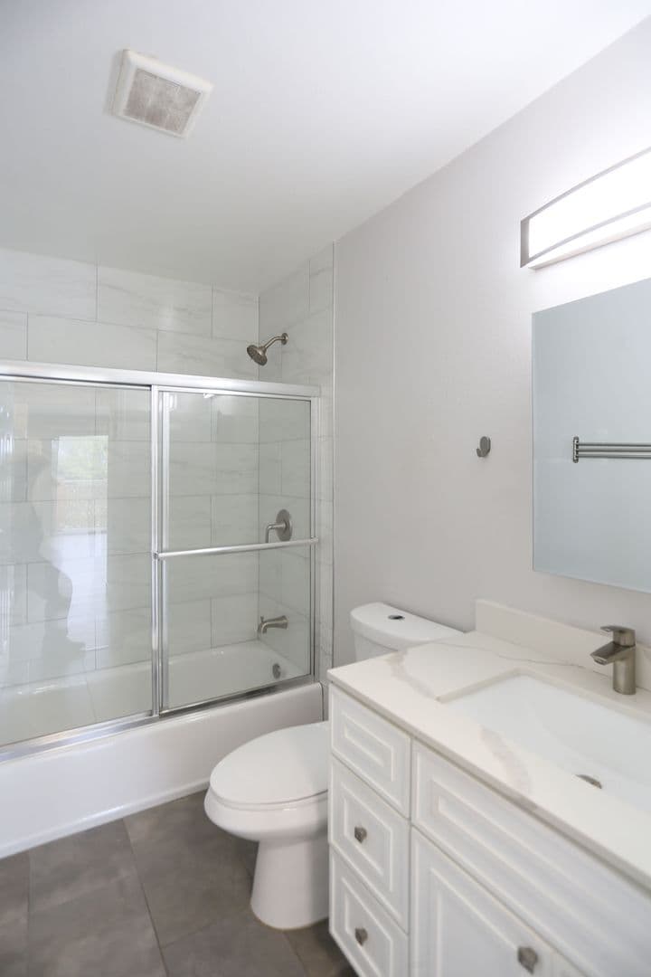 Richmond House: 5400 Highland Avenue