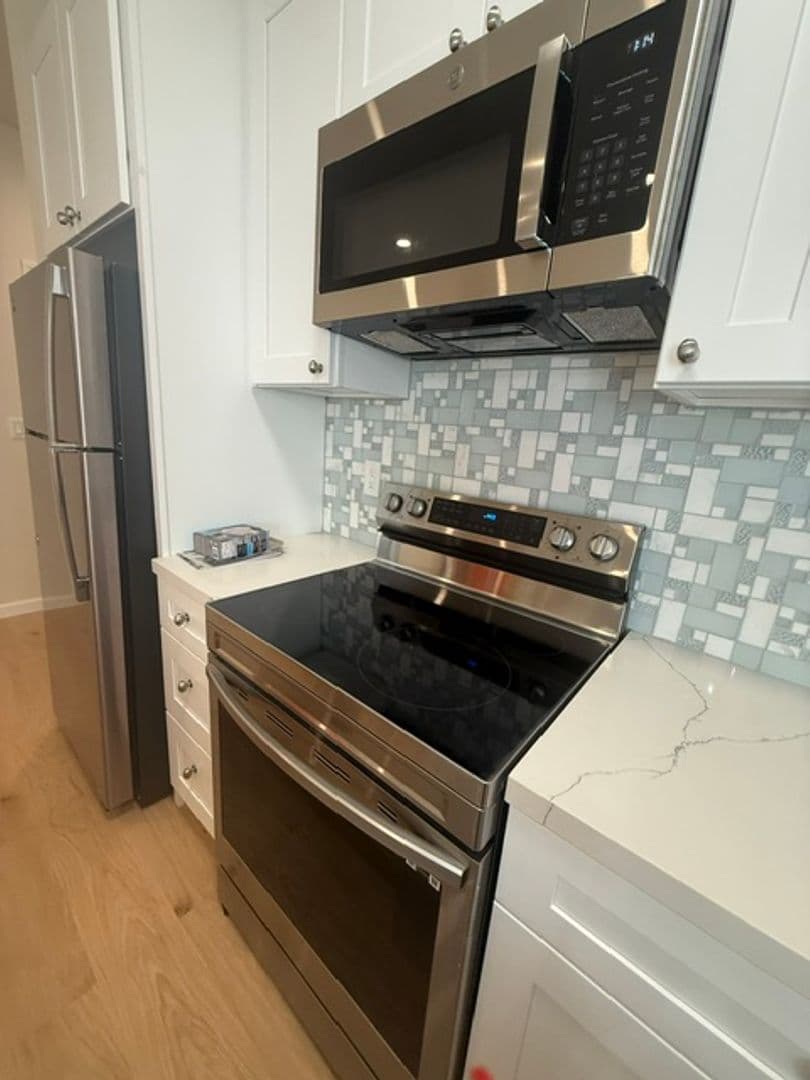 Oakland Apartment: 2440 8th Avenue