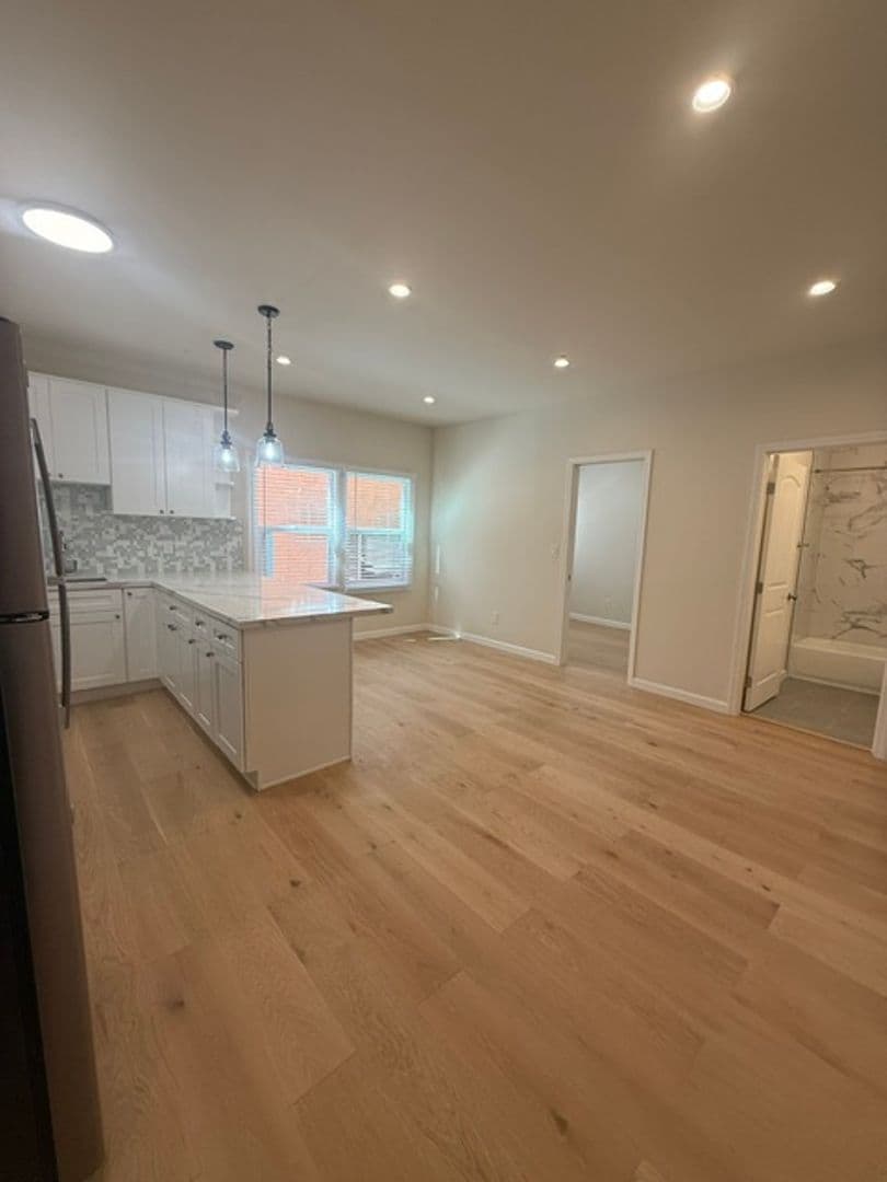 Oakland Apartment: 2440 8th Avenue