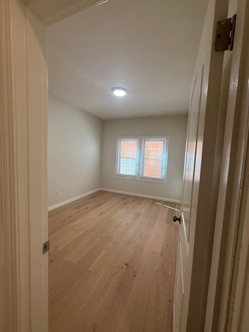 Oakland Apartment: 2440 8th Avenue