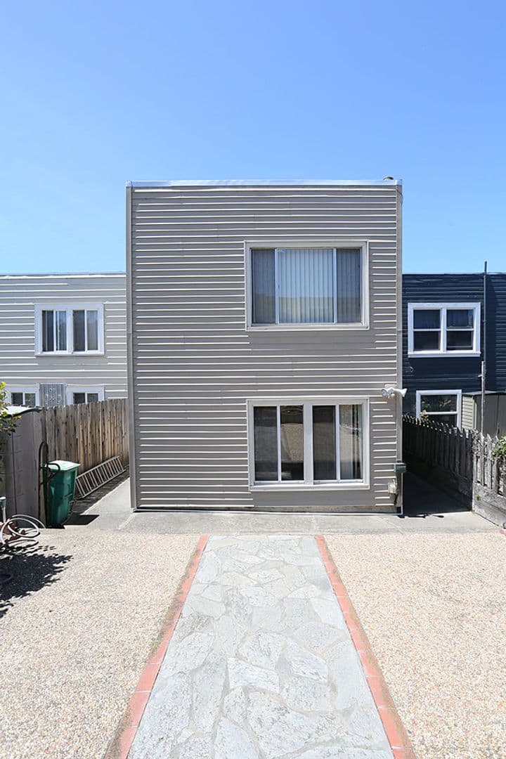 San Francisco Apartment: 1850 35th Avenue