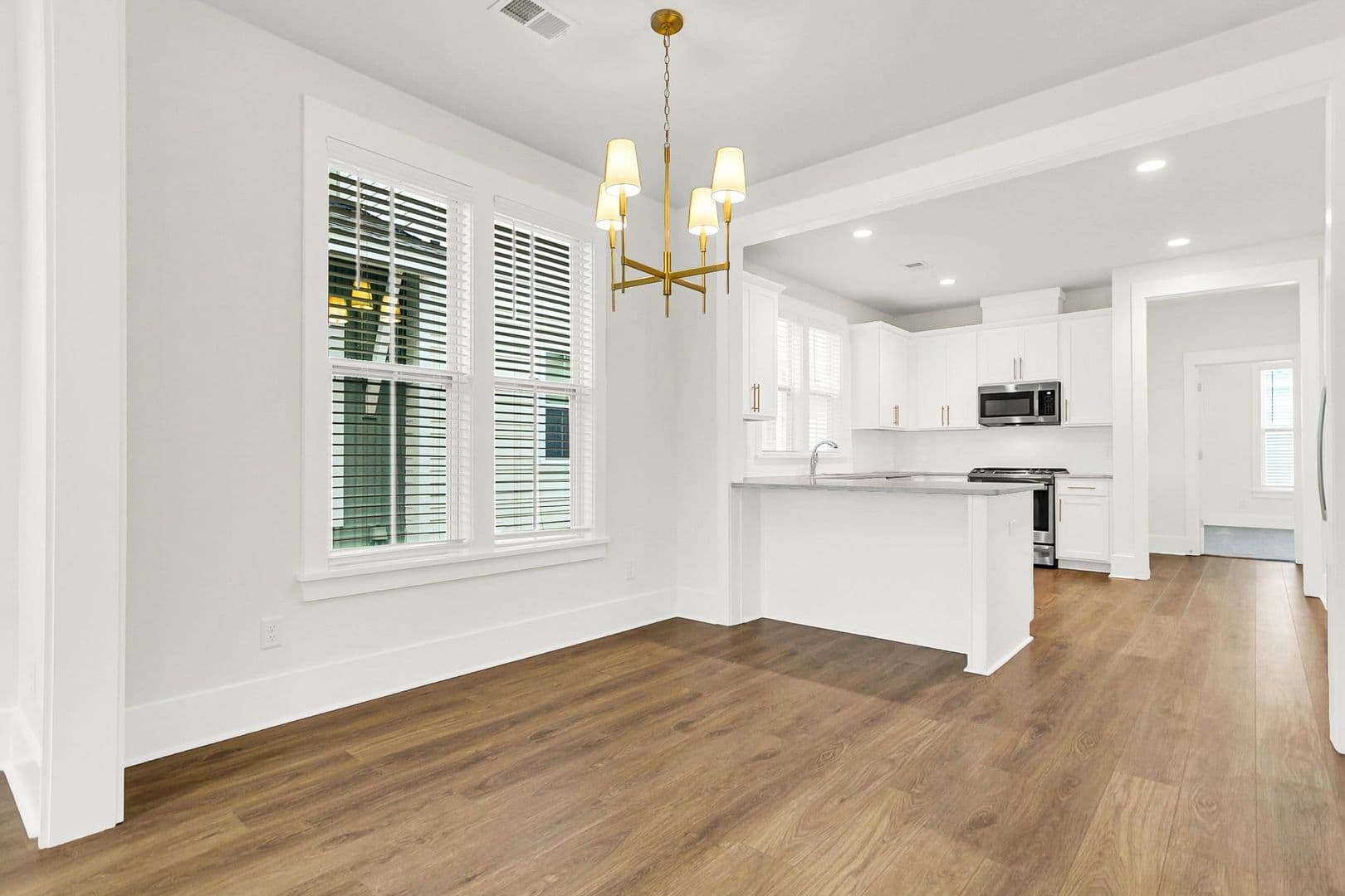 Summerville House: 254 Symphony Ave