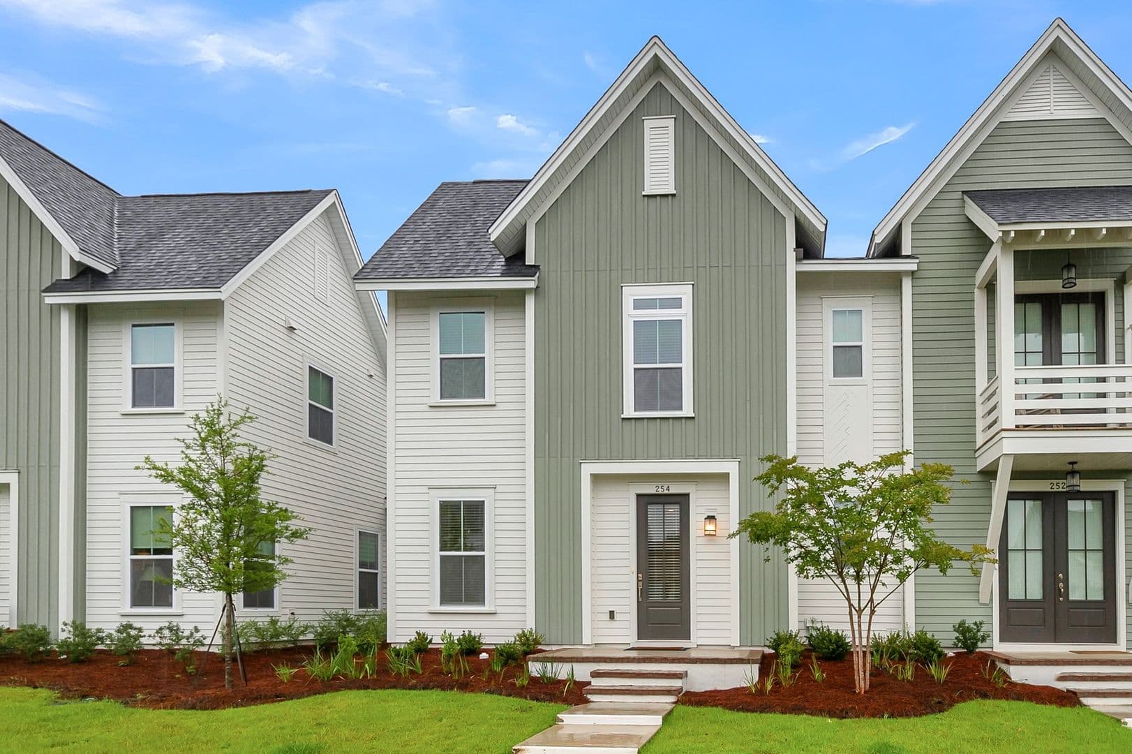 Summerville House: 254 Symphony Ave