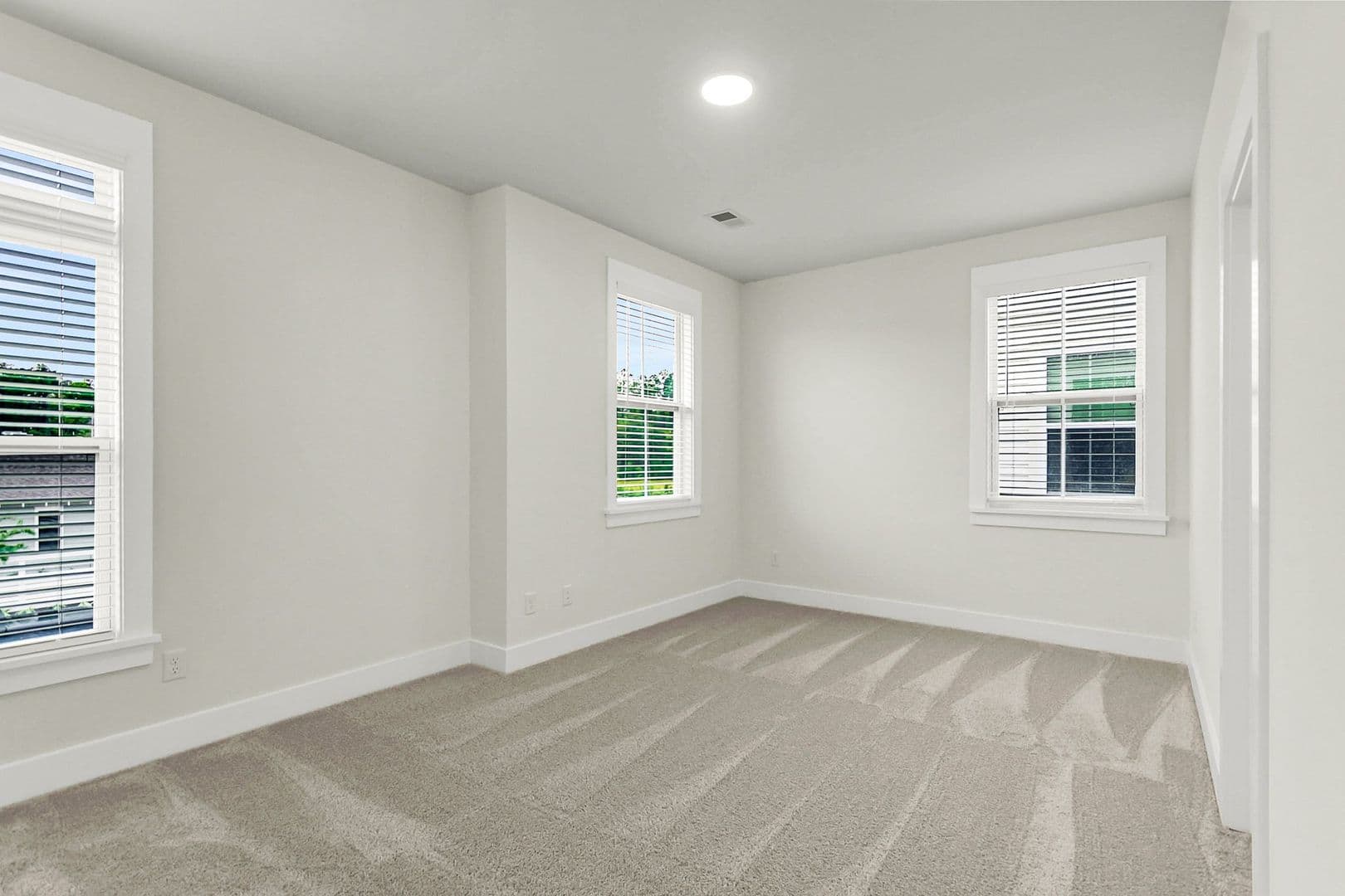 Summerville House: 254 Symphony Ave