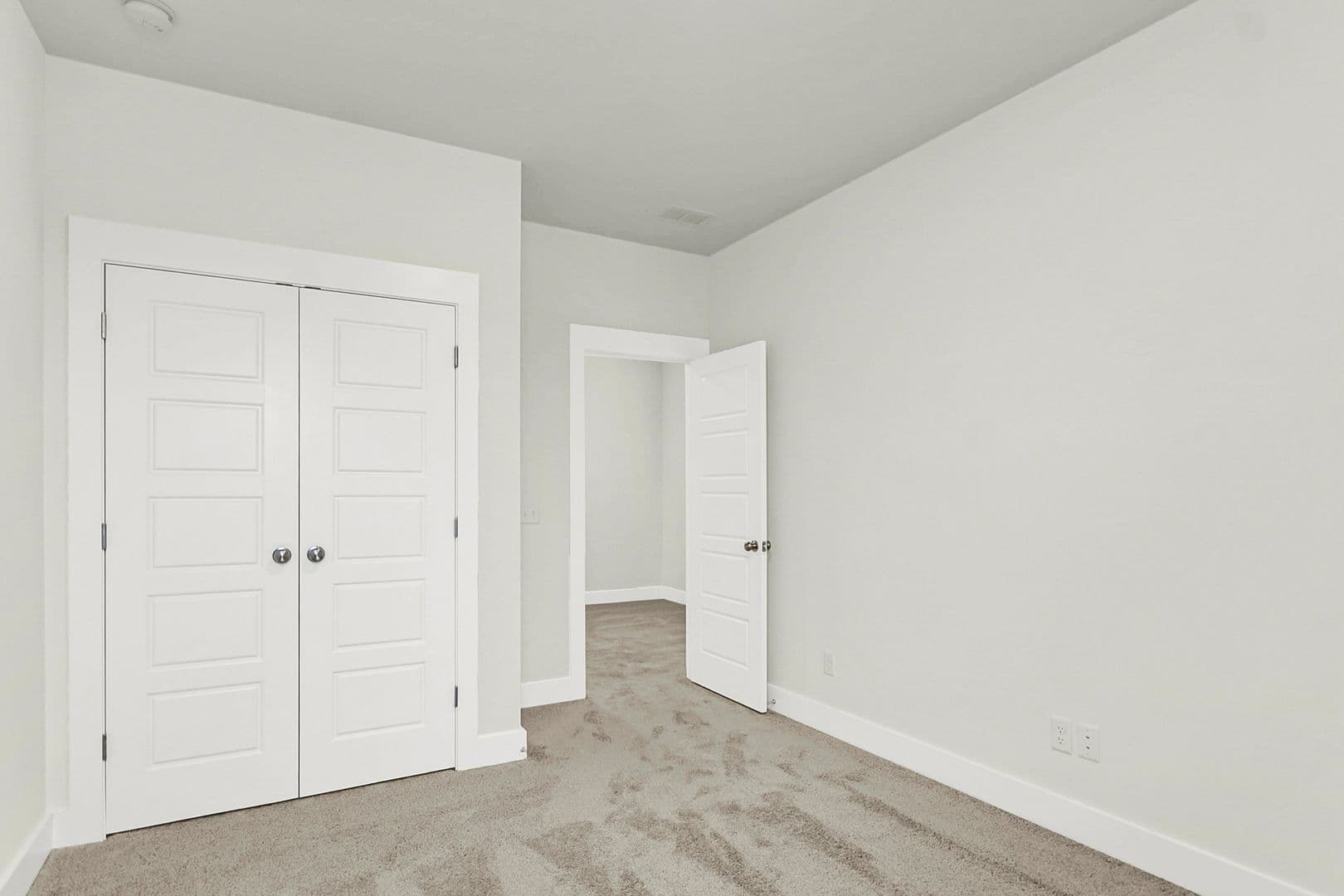 Summerville House: 254 Symphony Ave