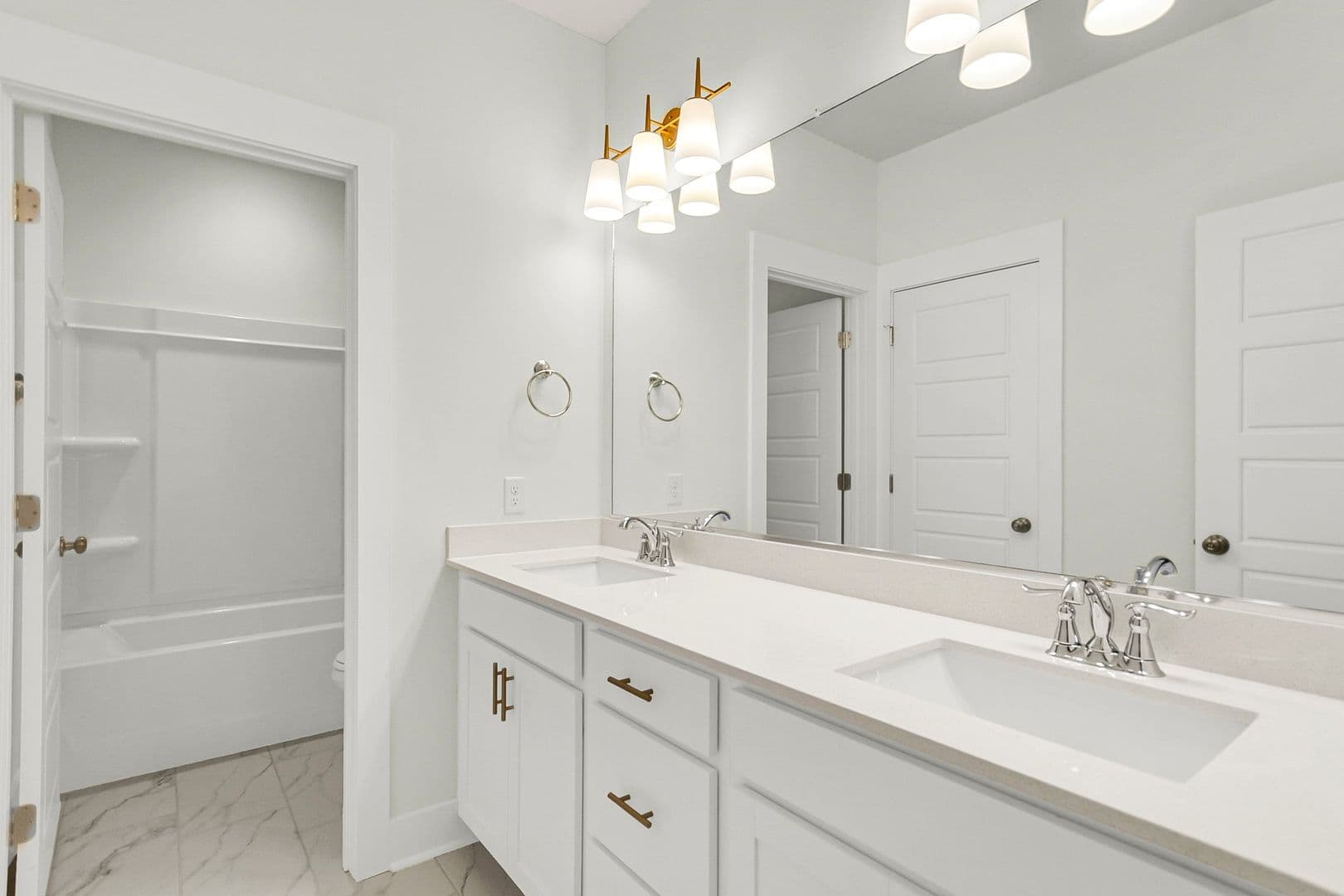 Summerville House: 254 Symphony Ave