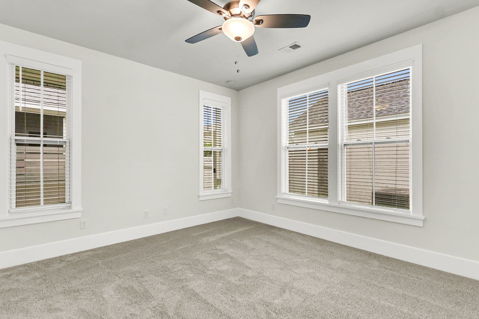 Summerville House: 254 Symphony Ave