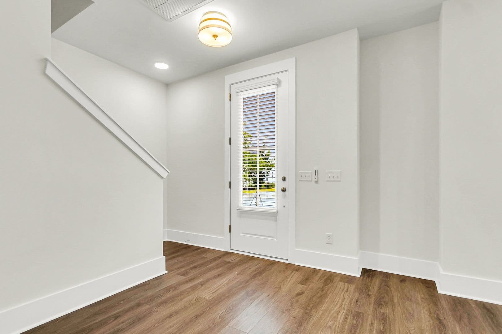 Summerville House: 254 Symphony Ave