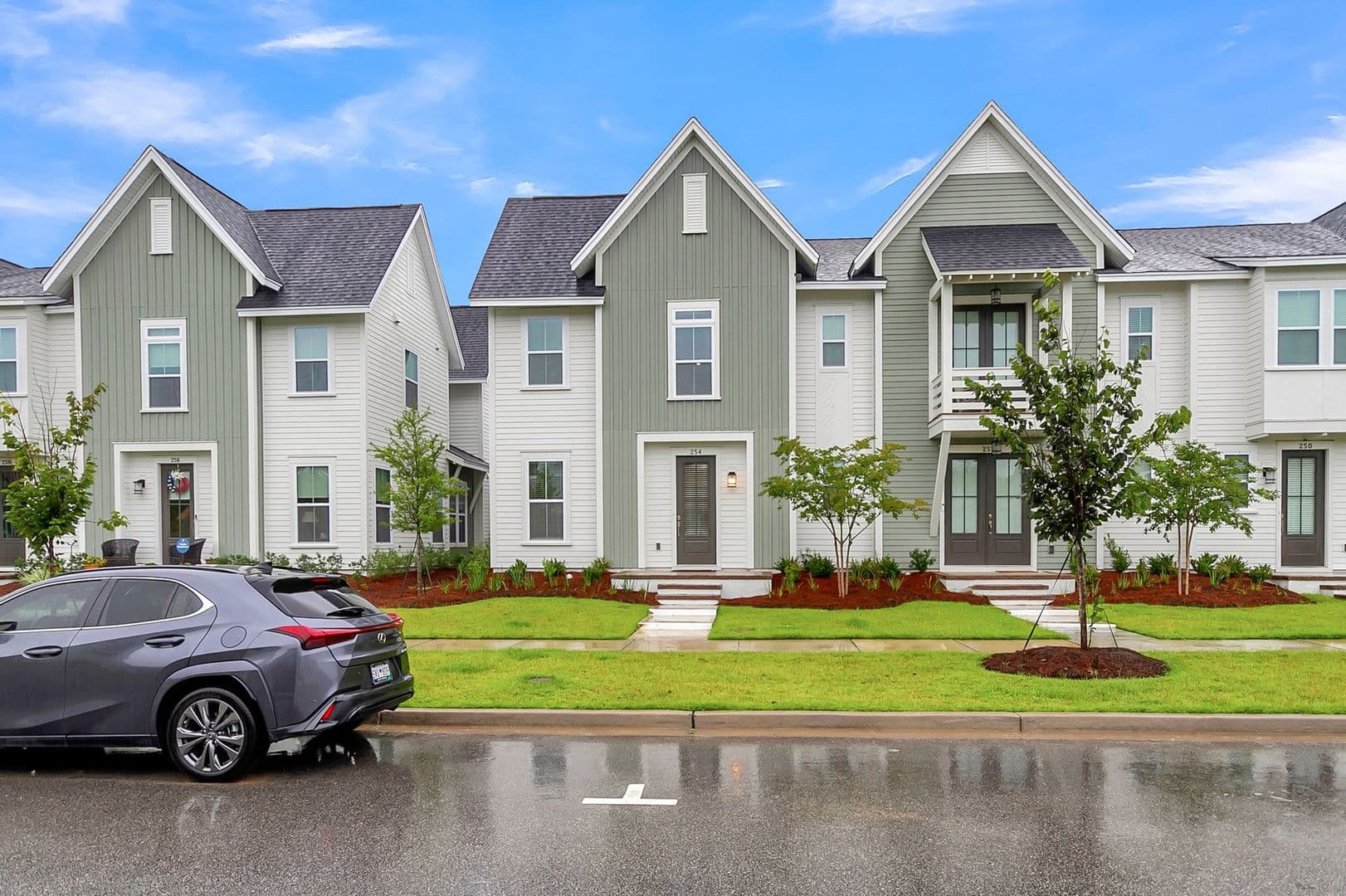 Summerville House: 254 Symphony Ave