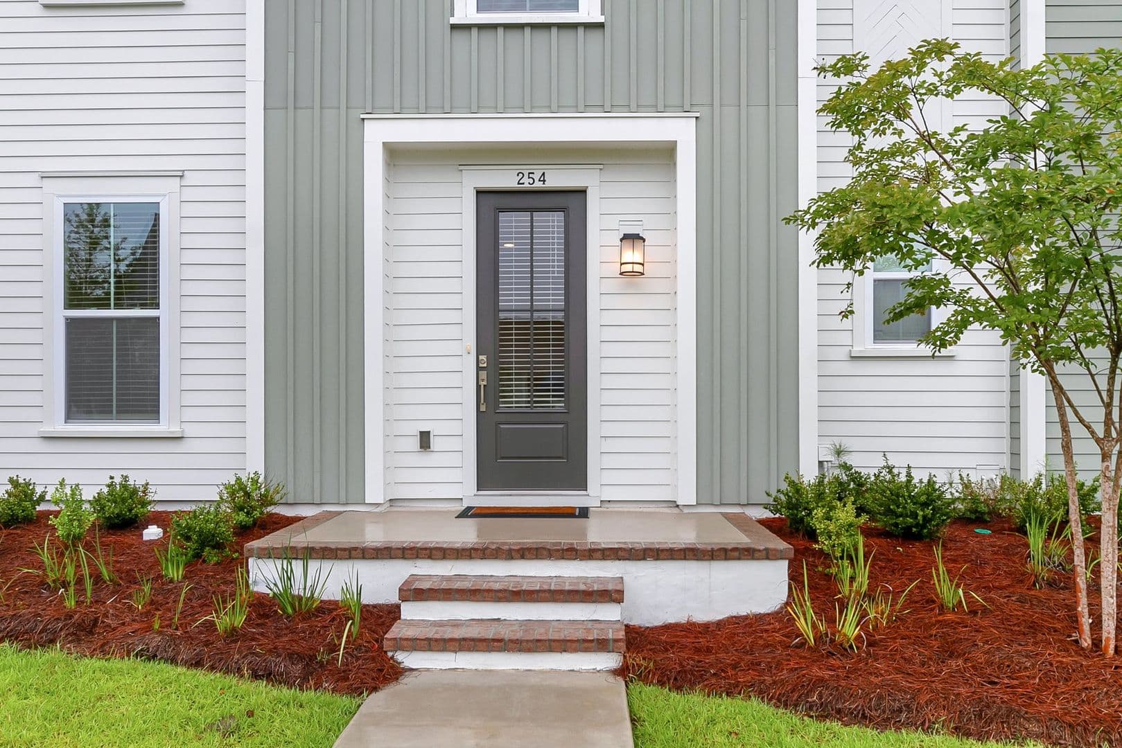 Summerville House: 254 Symphony Ave
