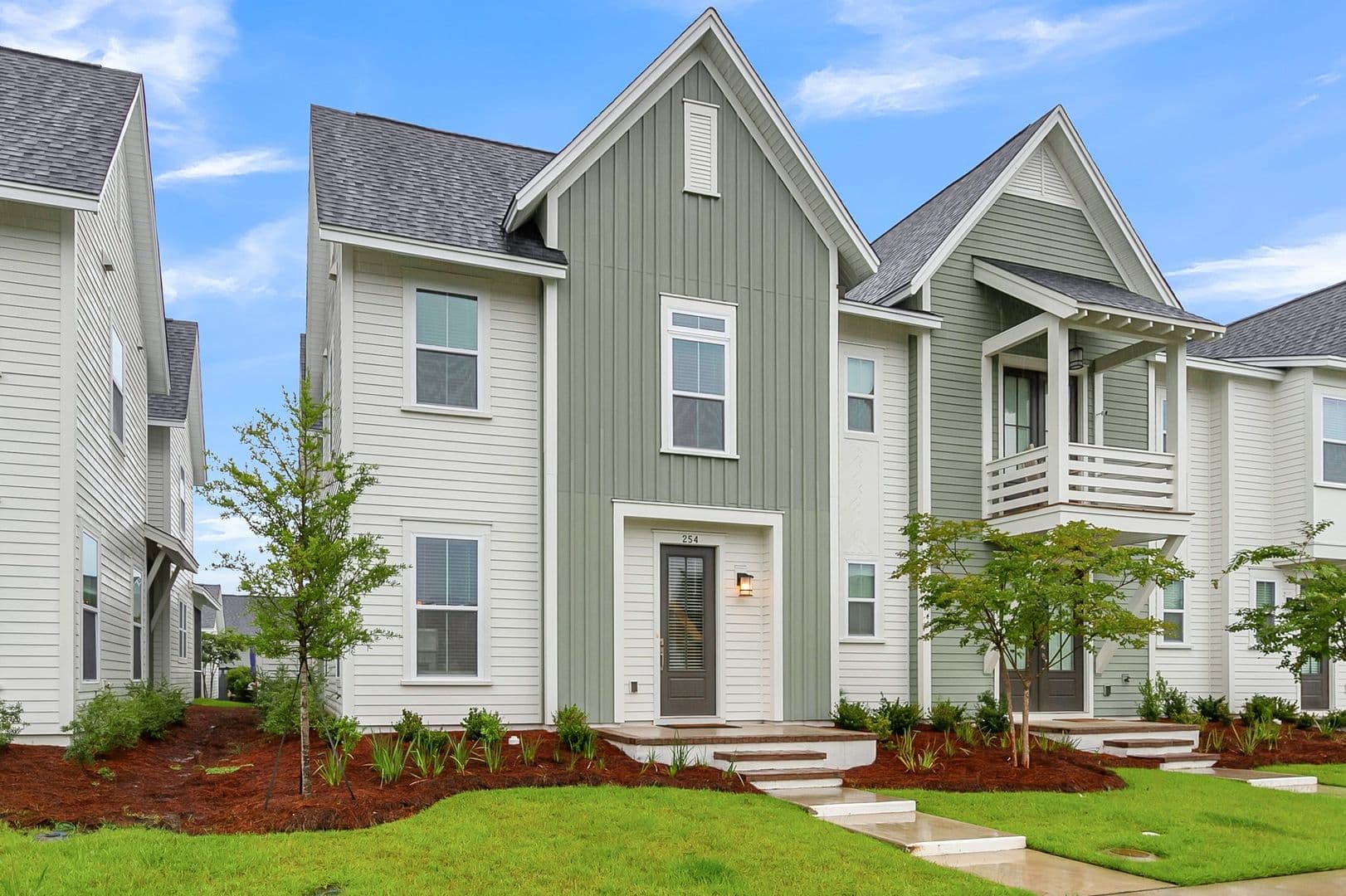 Summerville House: 254 Symphony Ave