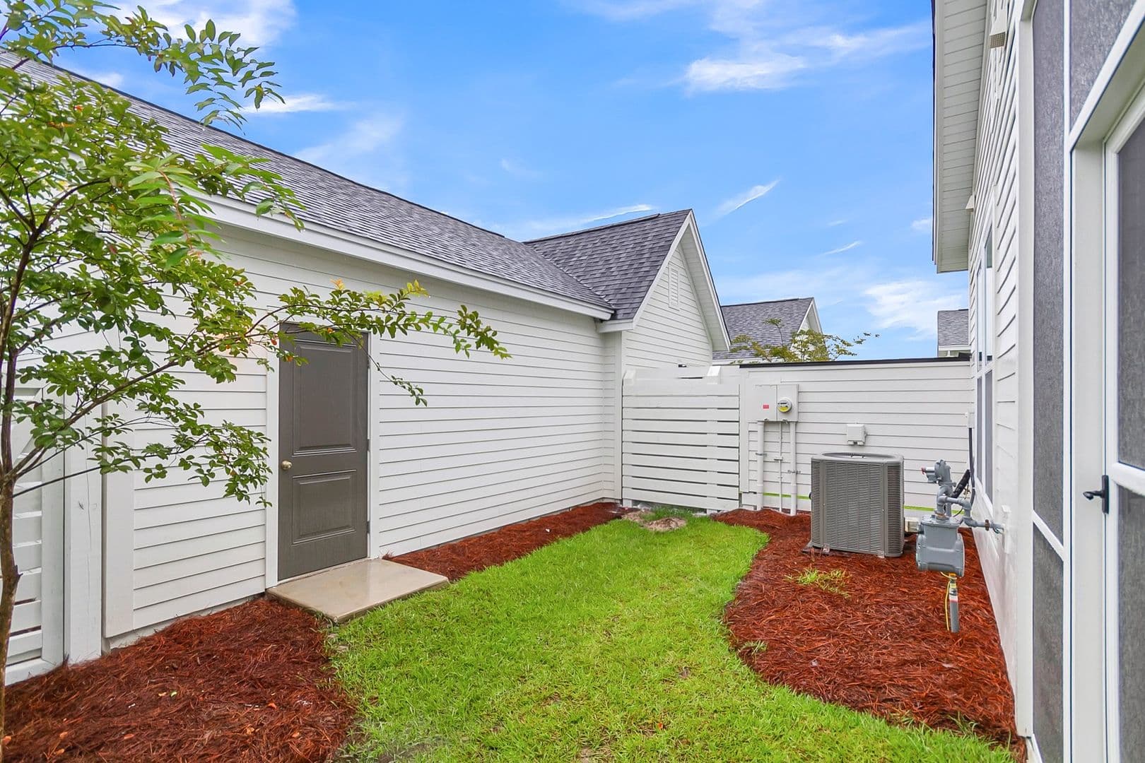 Summerville House: 254 Symphony Ave