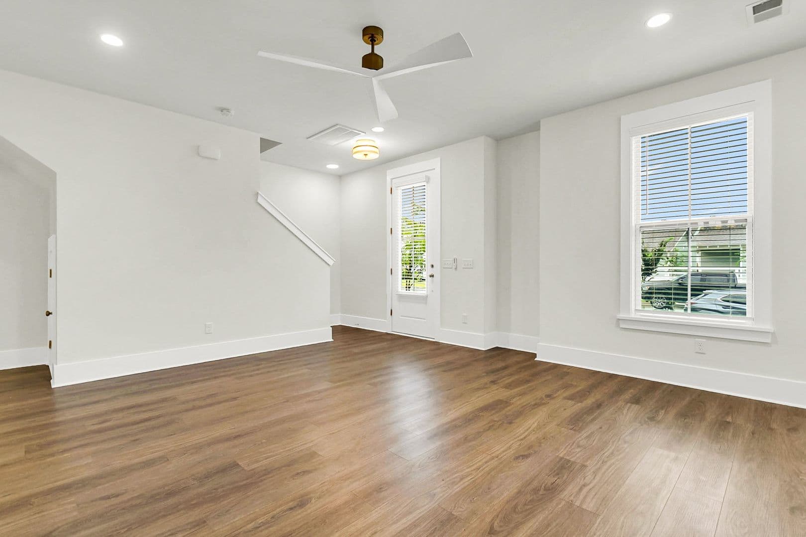 Summerville House: 254 Symphony Ave