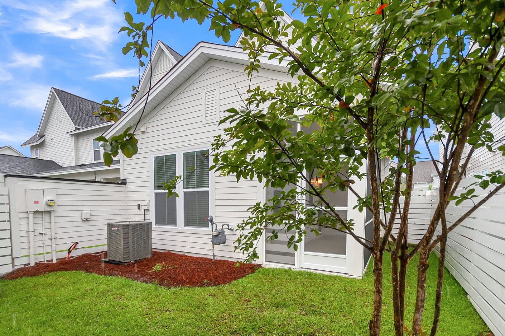 Summerville House: 254 Symphony Ave