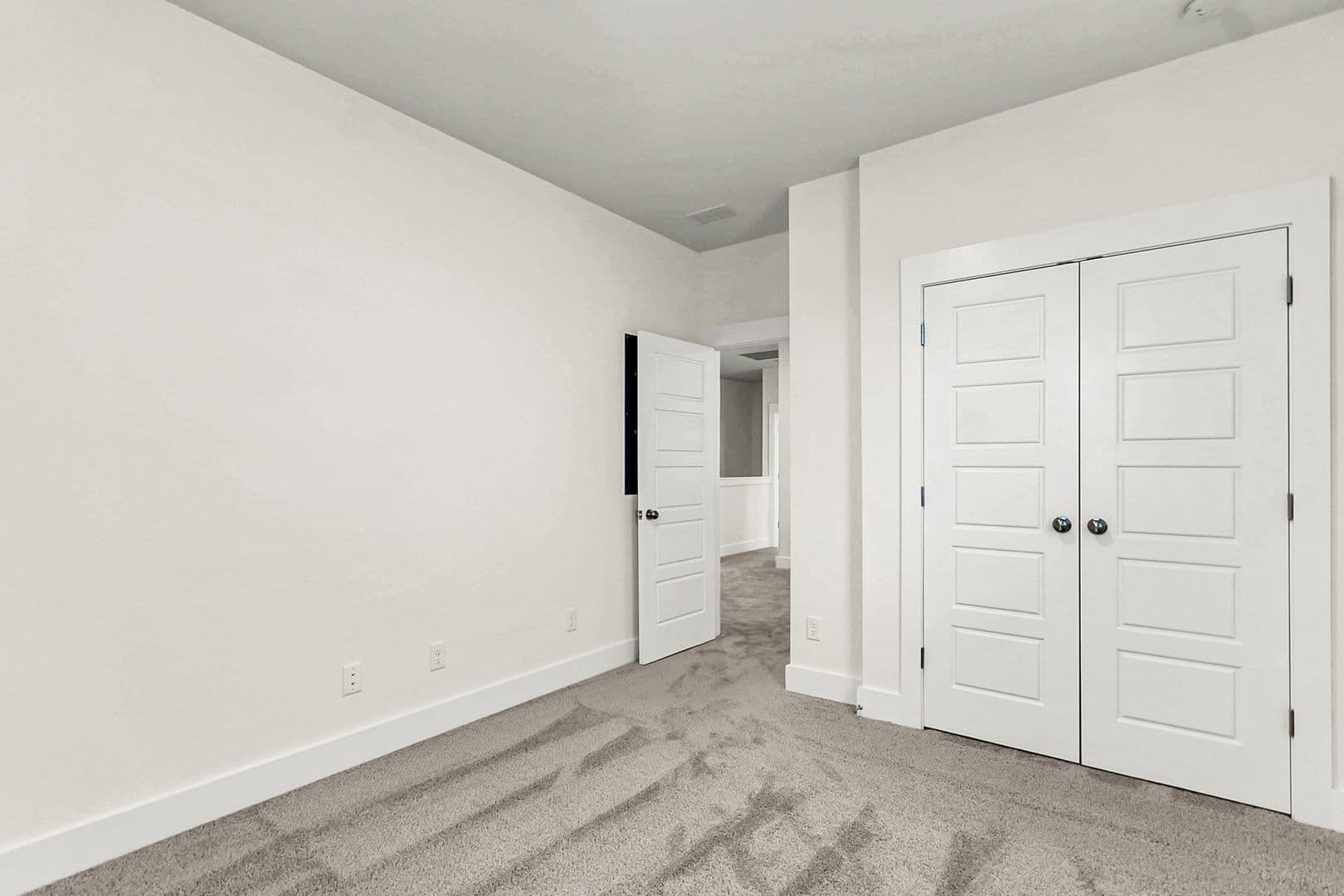 Summerville House: 254 Symphony Ave