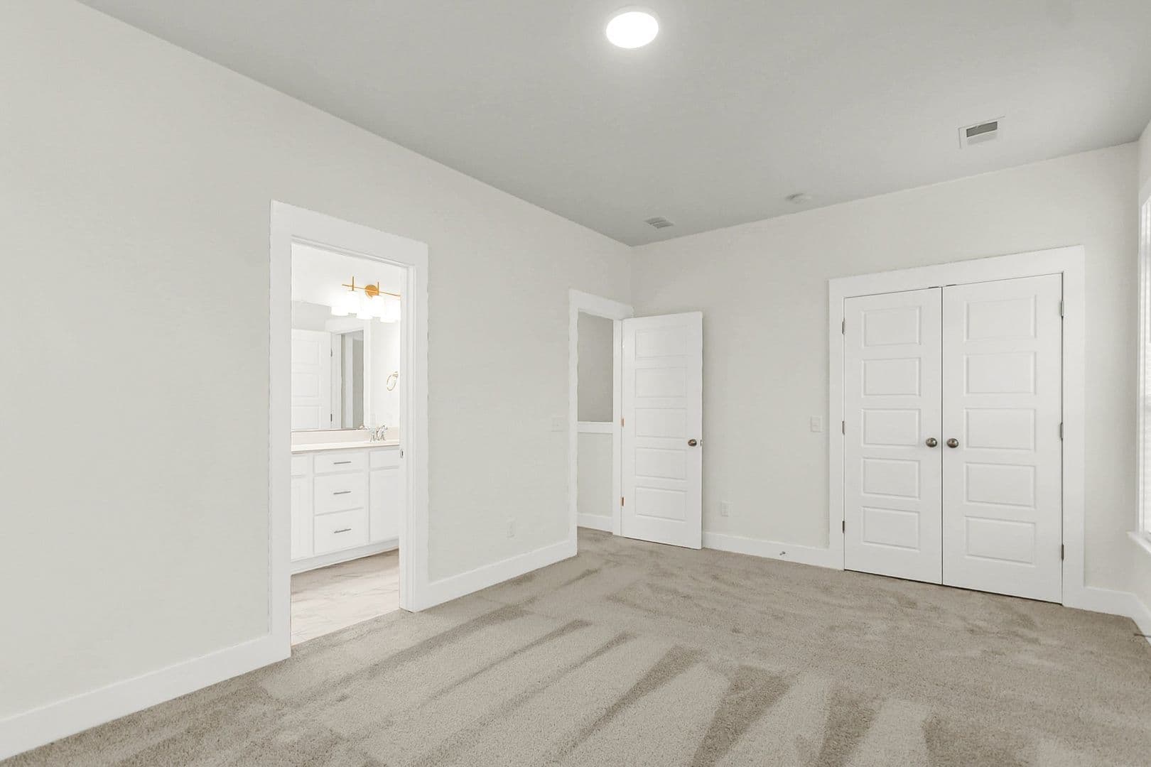 Summerville House: 254 Symphony Ave