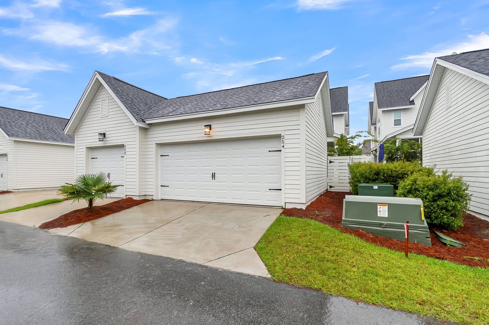Summerville House: 254 Symphony Ave