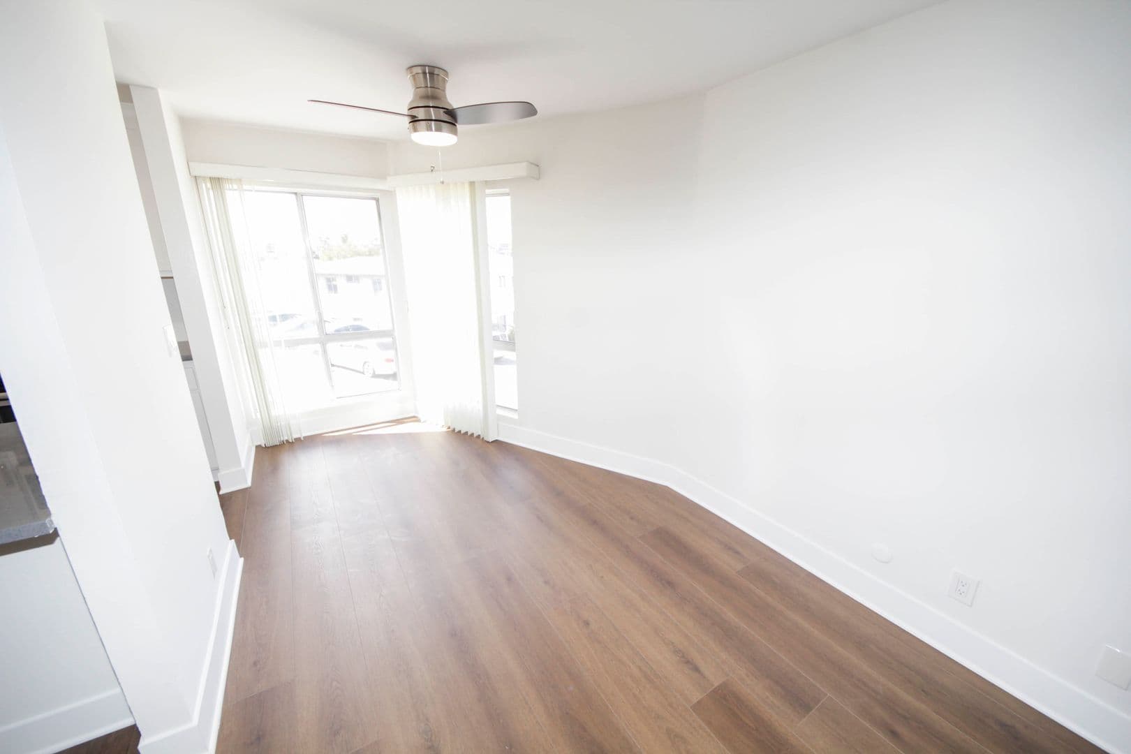 Los Angeles Apartment: 3128 Overland Avenue