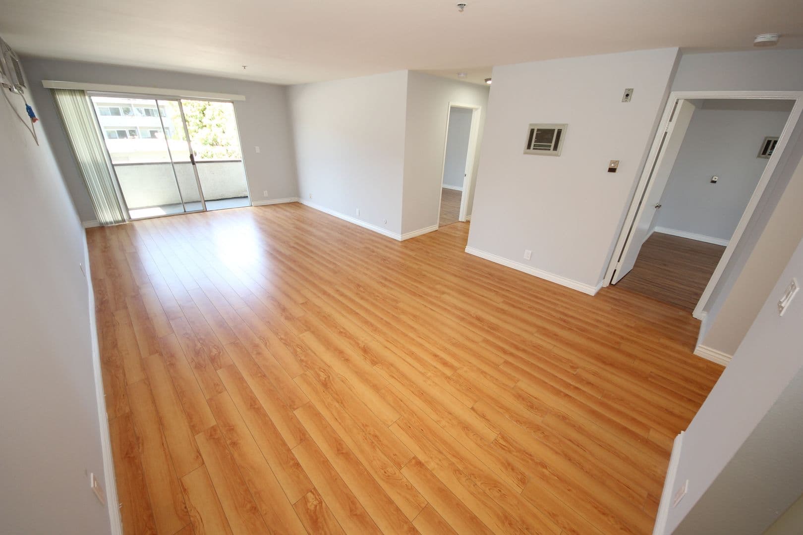 Los Angeles Apartment: 10615 Rose Avenue