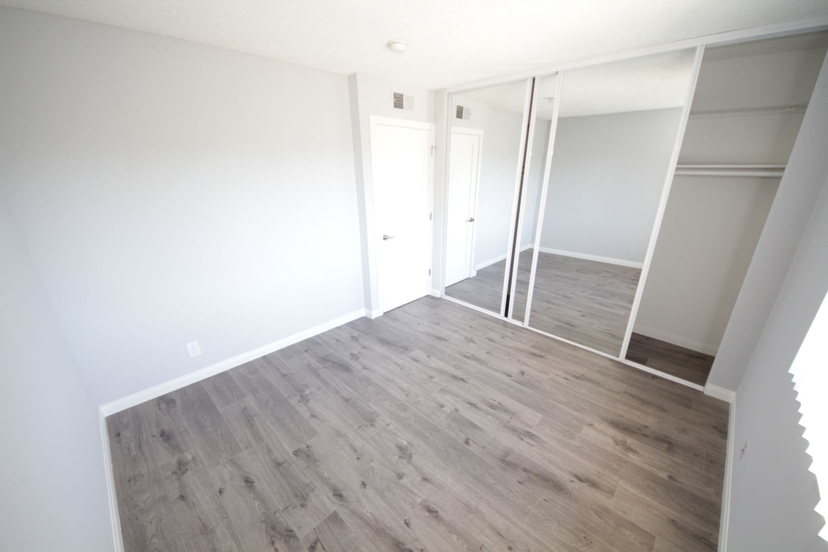 Los Angeles Apartment: 2647 South Barrington Avenue