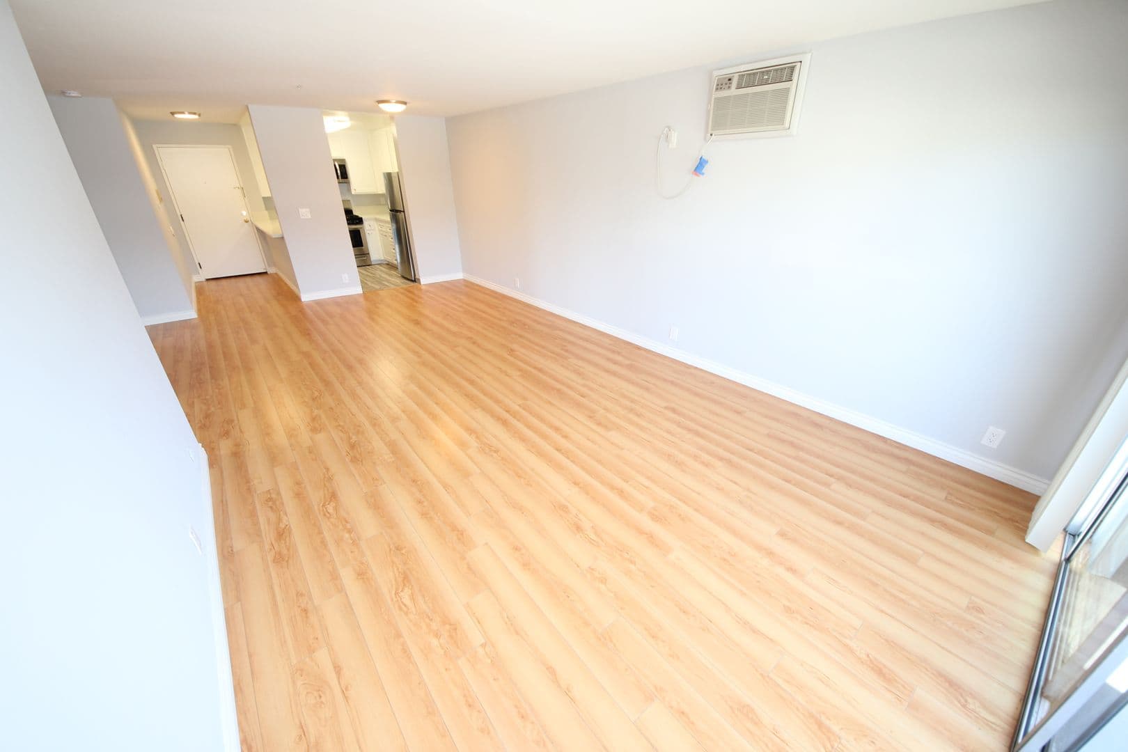 Los Angeles Apartment: 10615 Rose Avenue