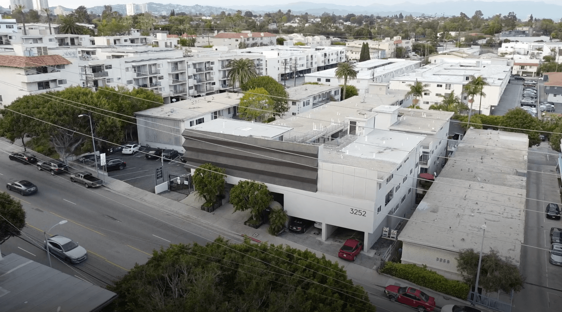 Los Angeles Apartment: 3252 Overland Avenue