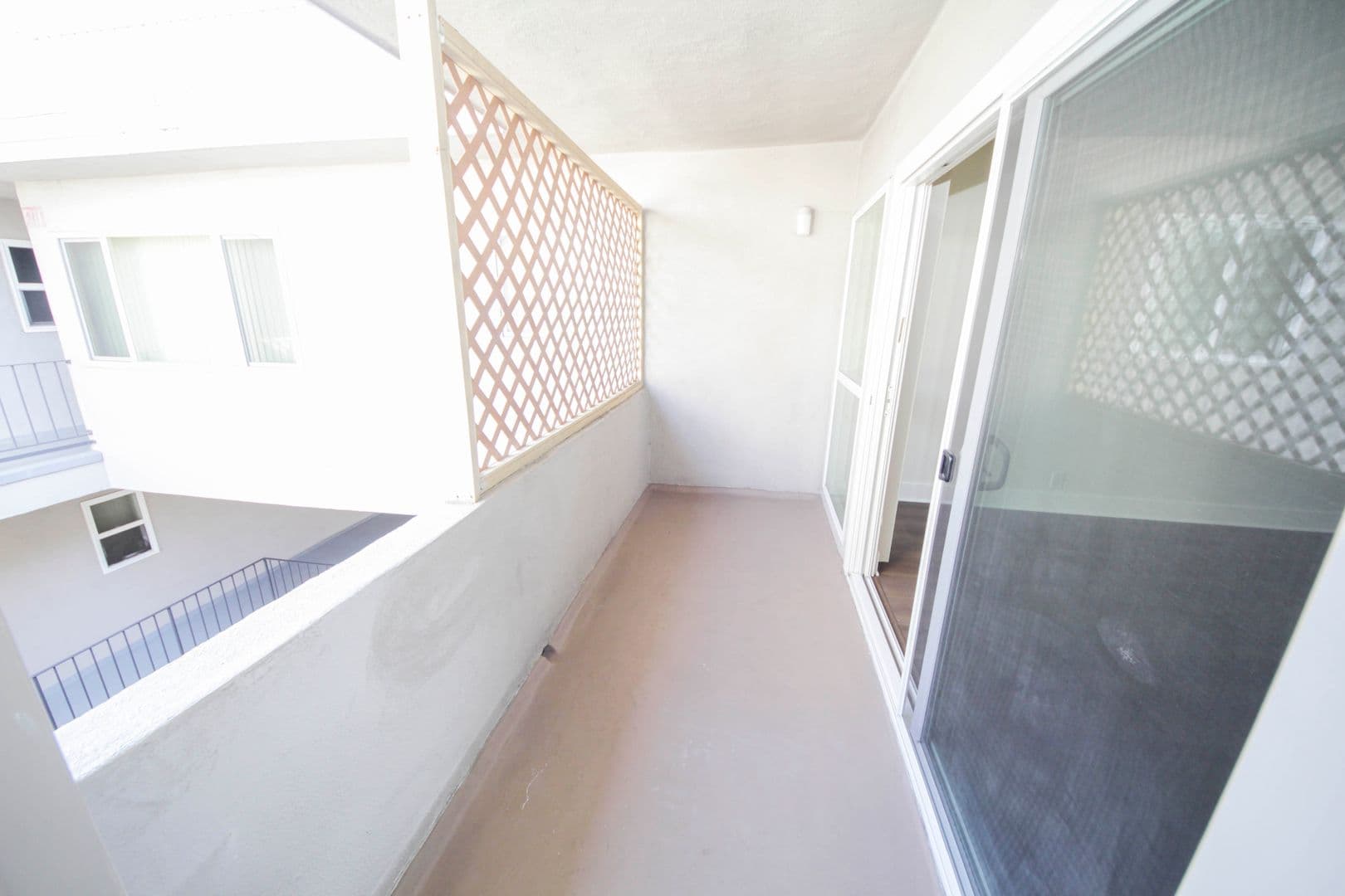 Los Angeles Apartment: 3252 Overland Avenue