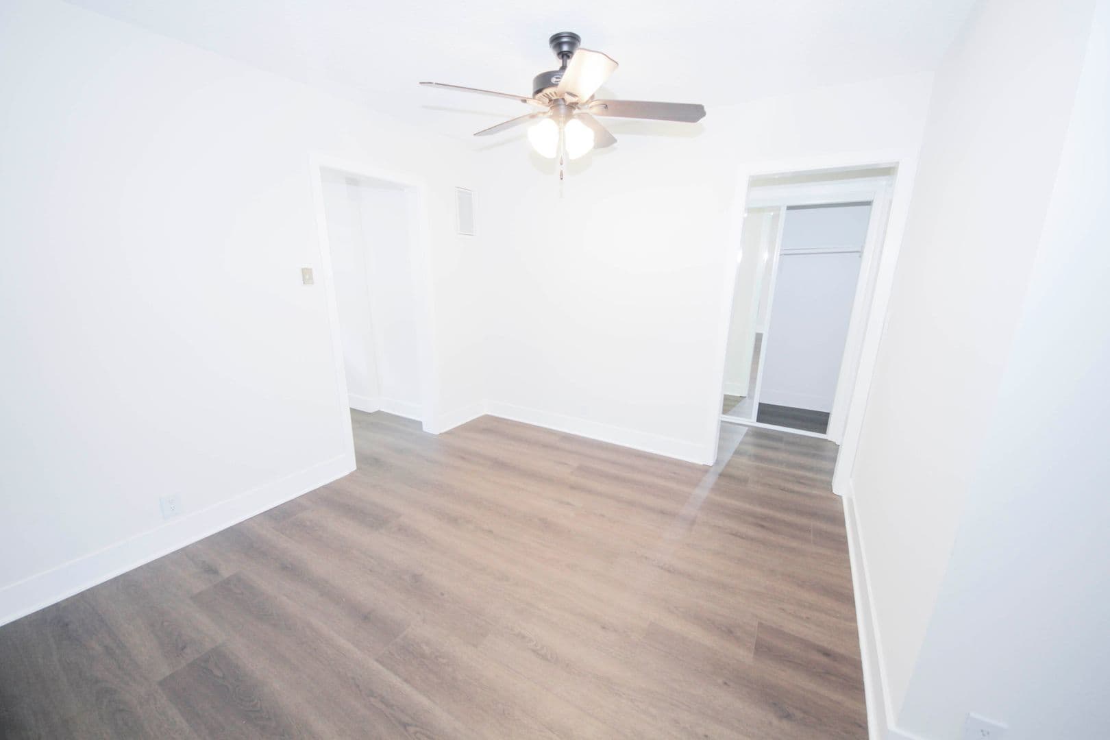 Los Angeles Apartment: 3252 Overland Avenue