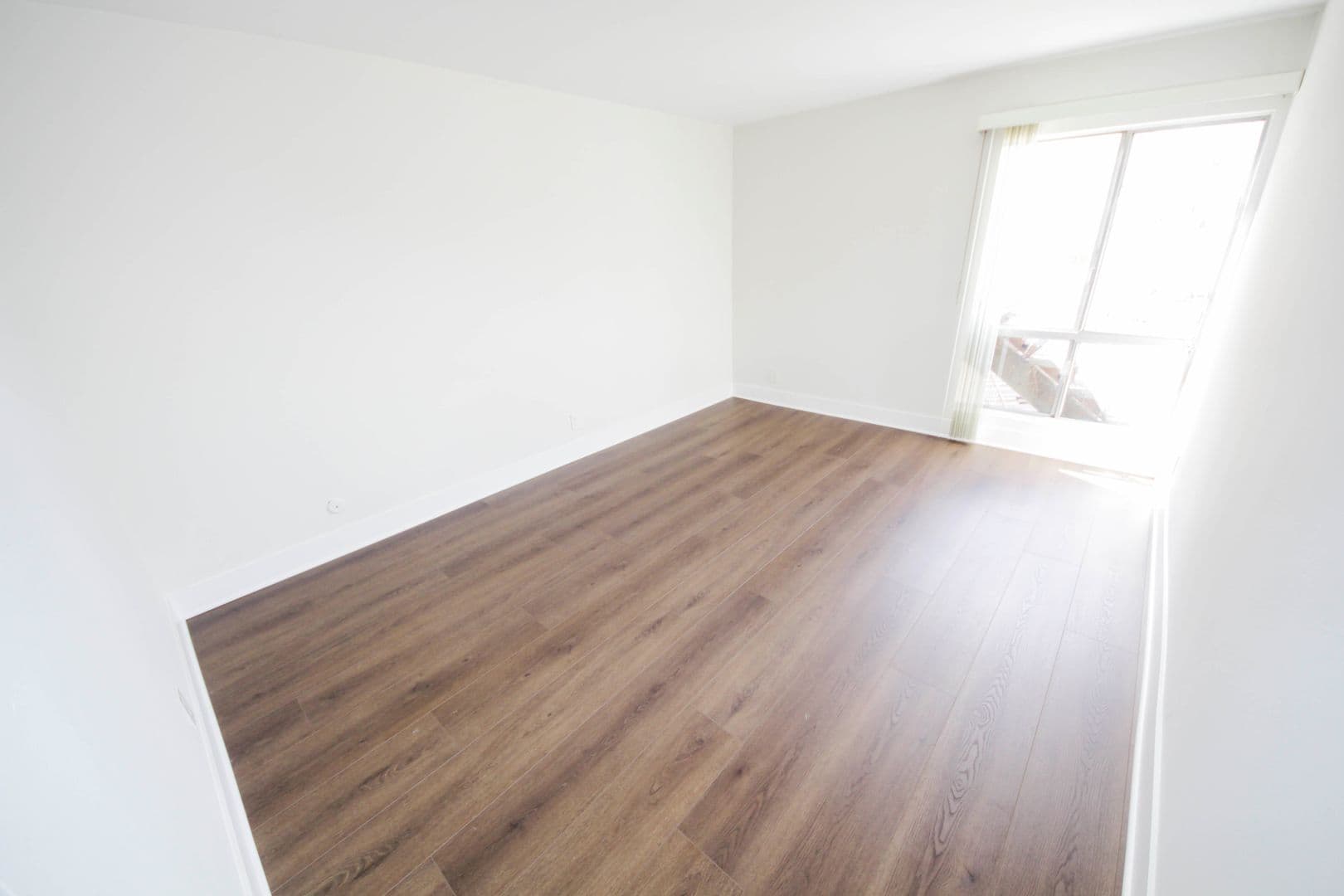 Los Angeles Apartment: 3128 Overland Avenue