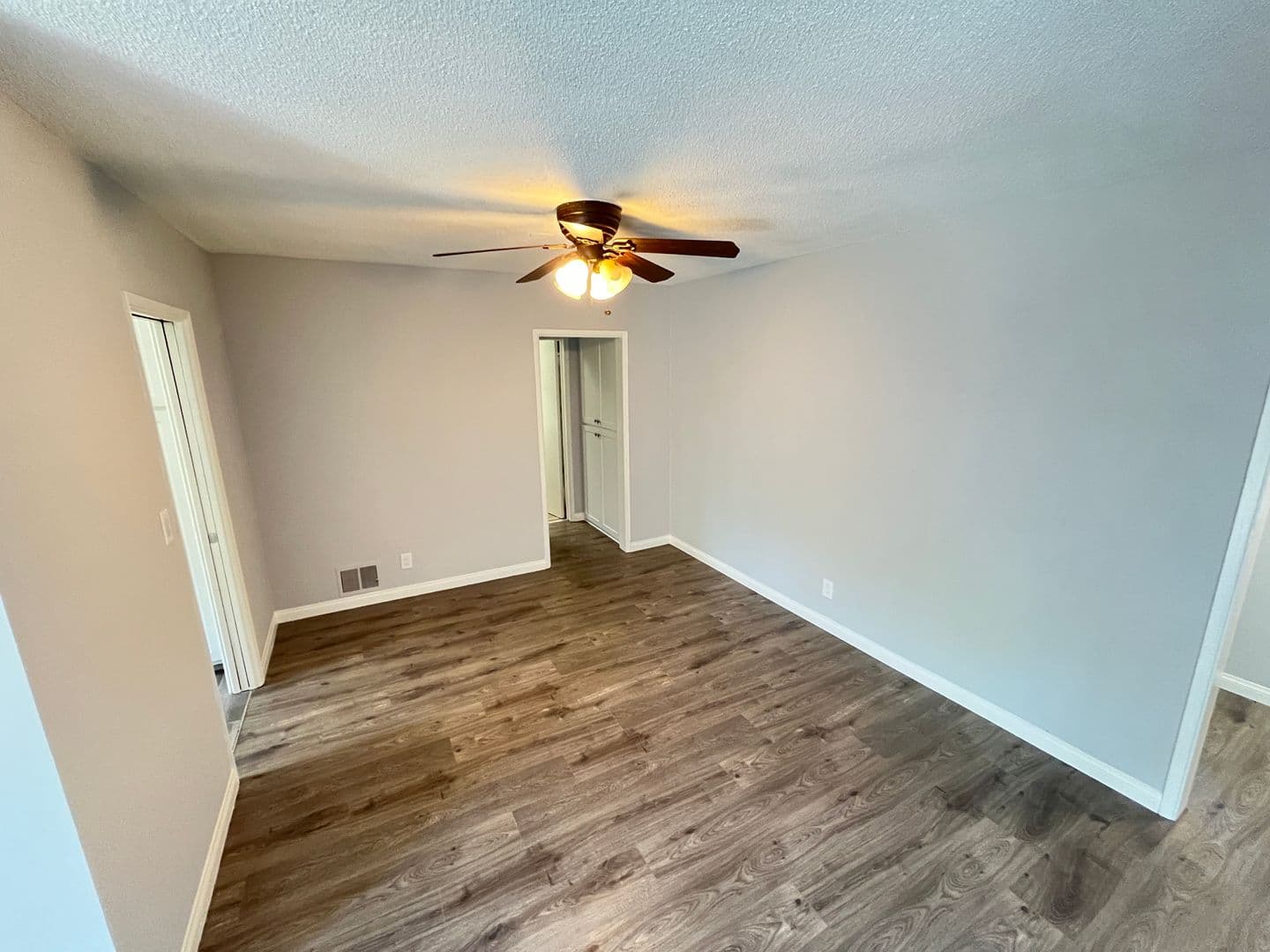 West Hollywood Apartment: 8221 De Longpre Avenue