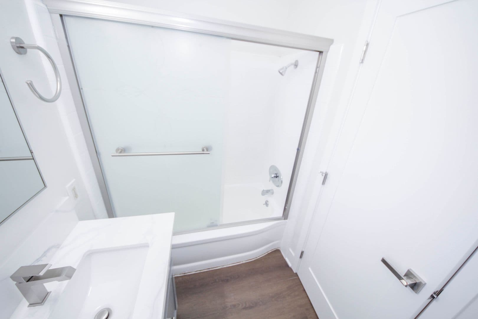 Los Angeles Apartment: 3252 Overland Avenue